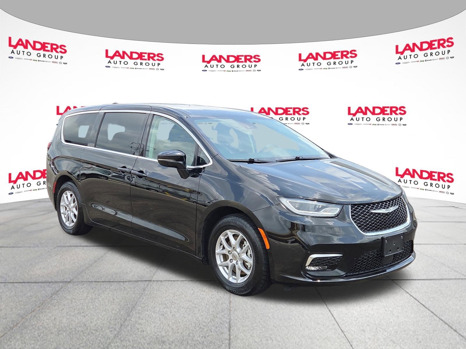 2024 Chrysler Pacifica Touring L's photo