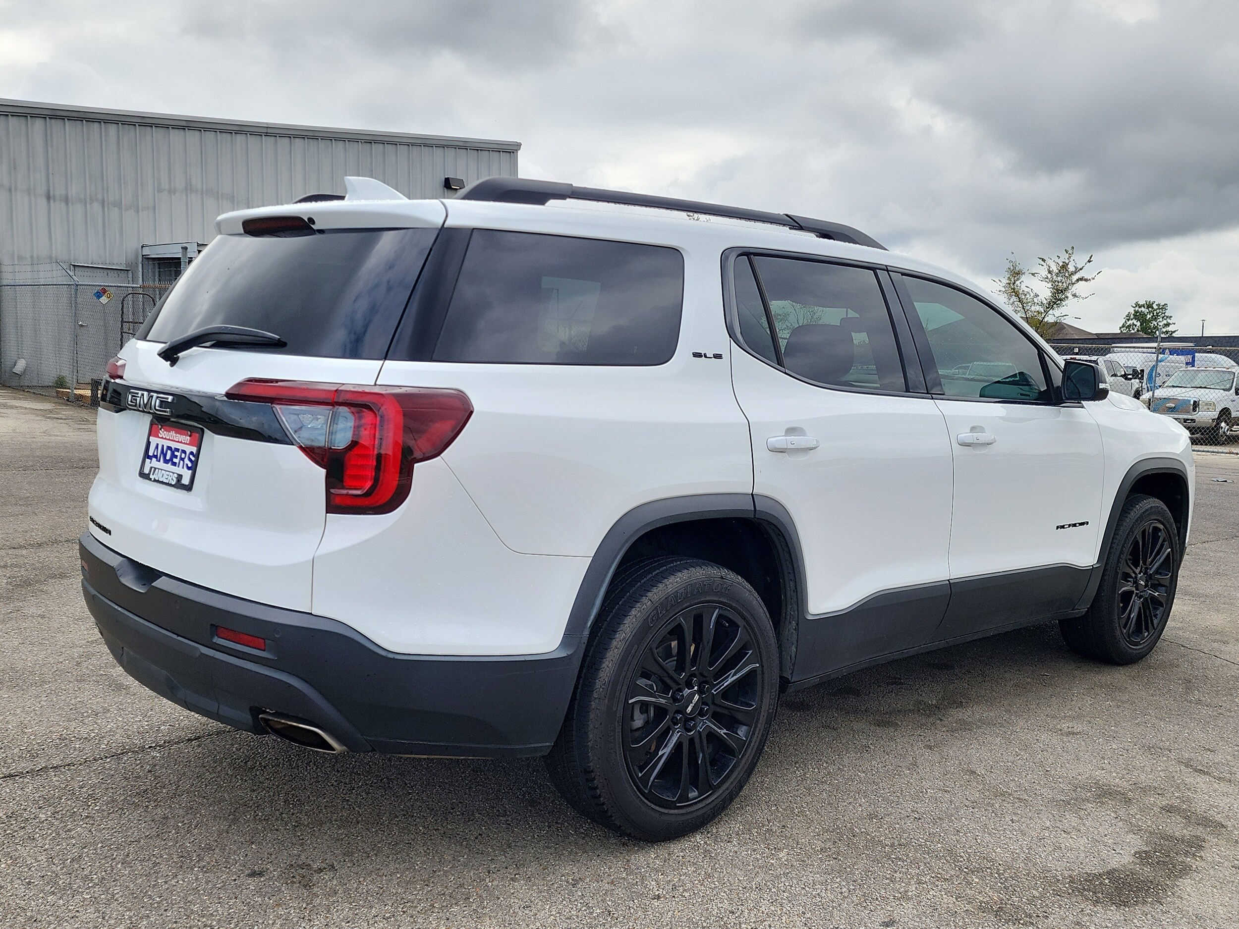 2022 Gmc Acadia SLE photo 3