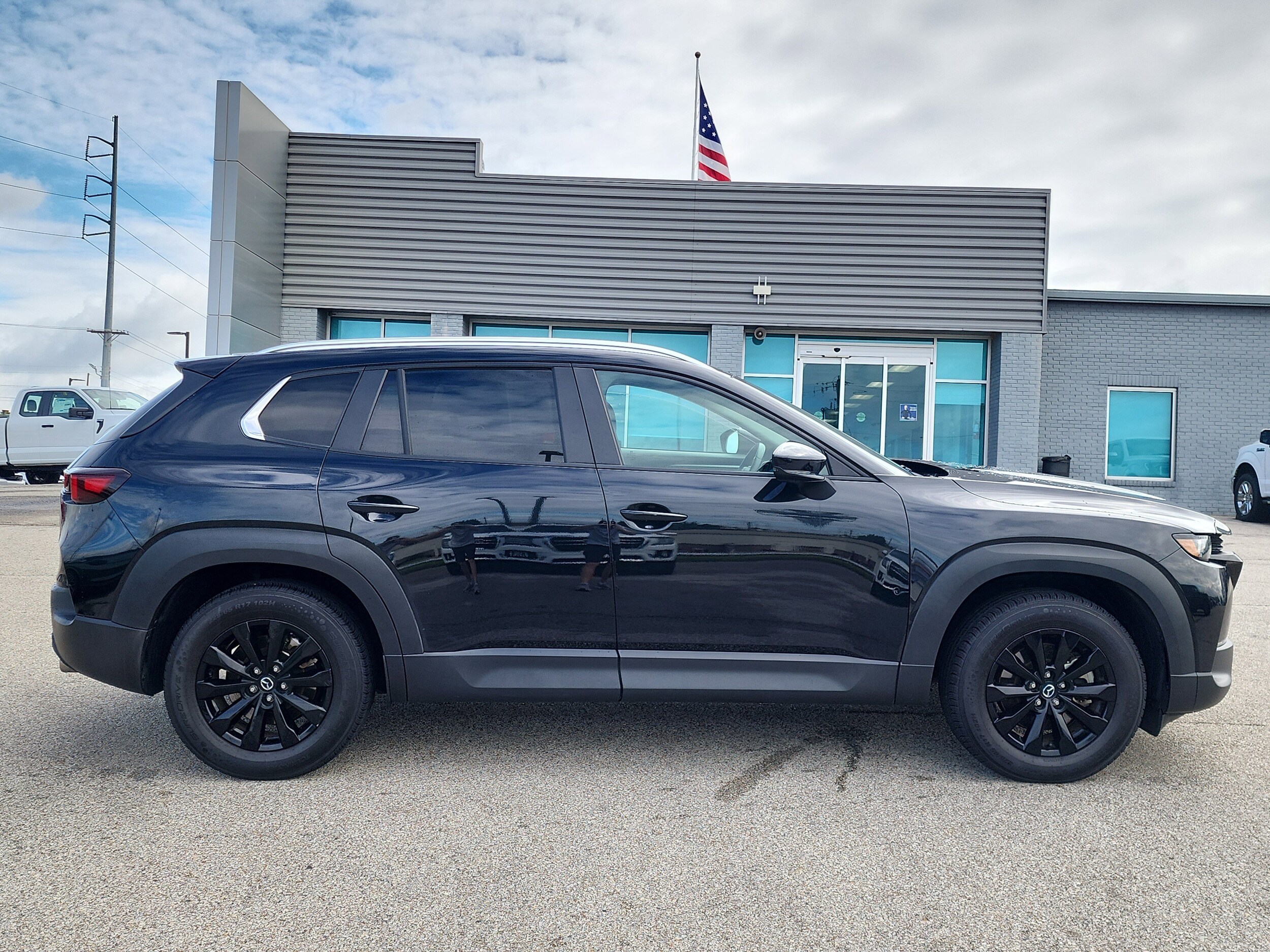 2024 Mazda CX-50 2.5 S Preferred photo 2