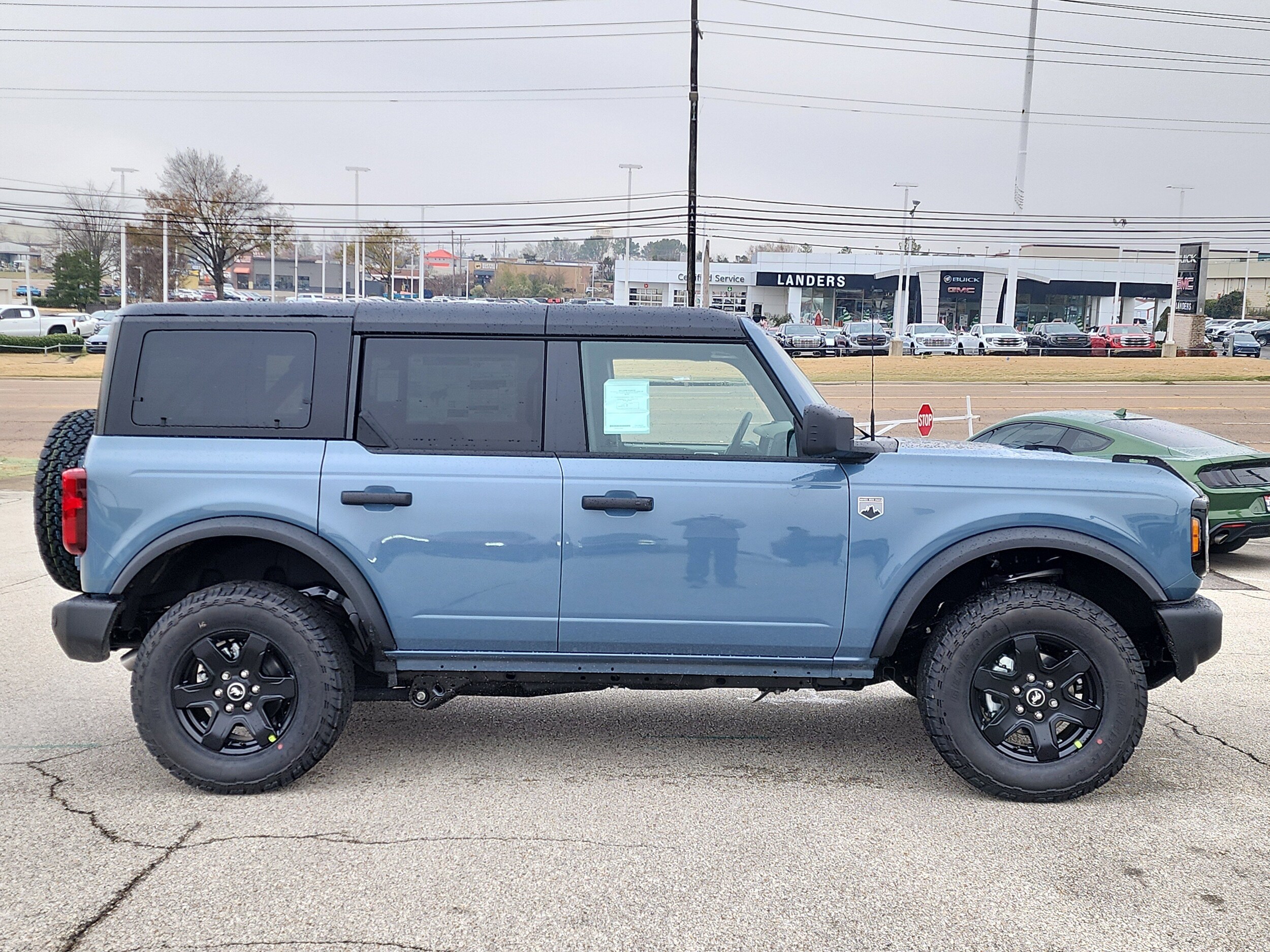 2025 Ford Bronco Big Bend photo 2
