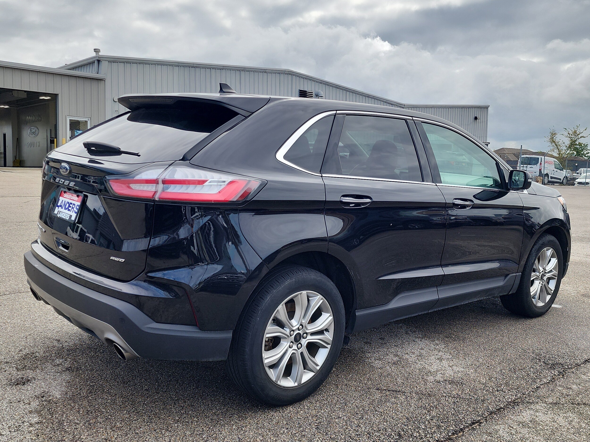 2023 Ford Edge Titanium photo 3