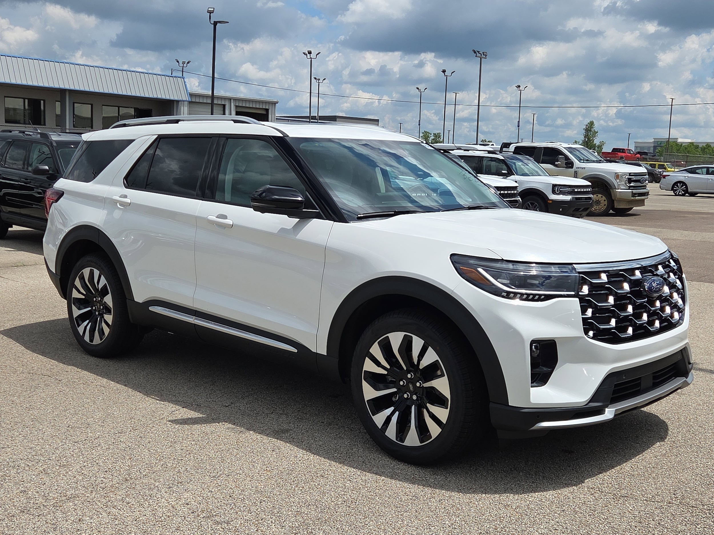 2026 Ford Explorer Platinum 4WD's photo