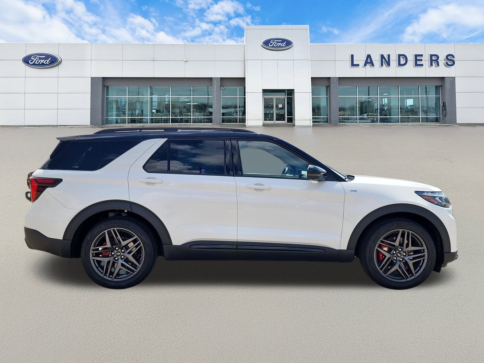 2025 Ford Explorer ST-Line photo 2