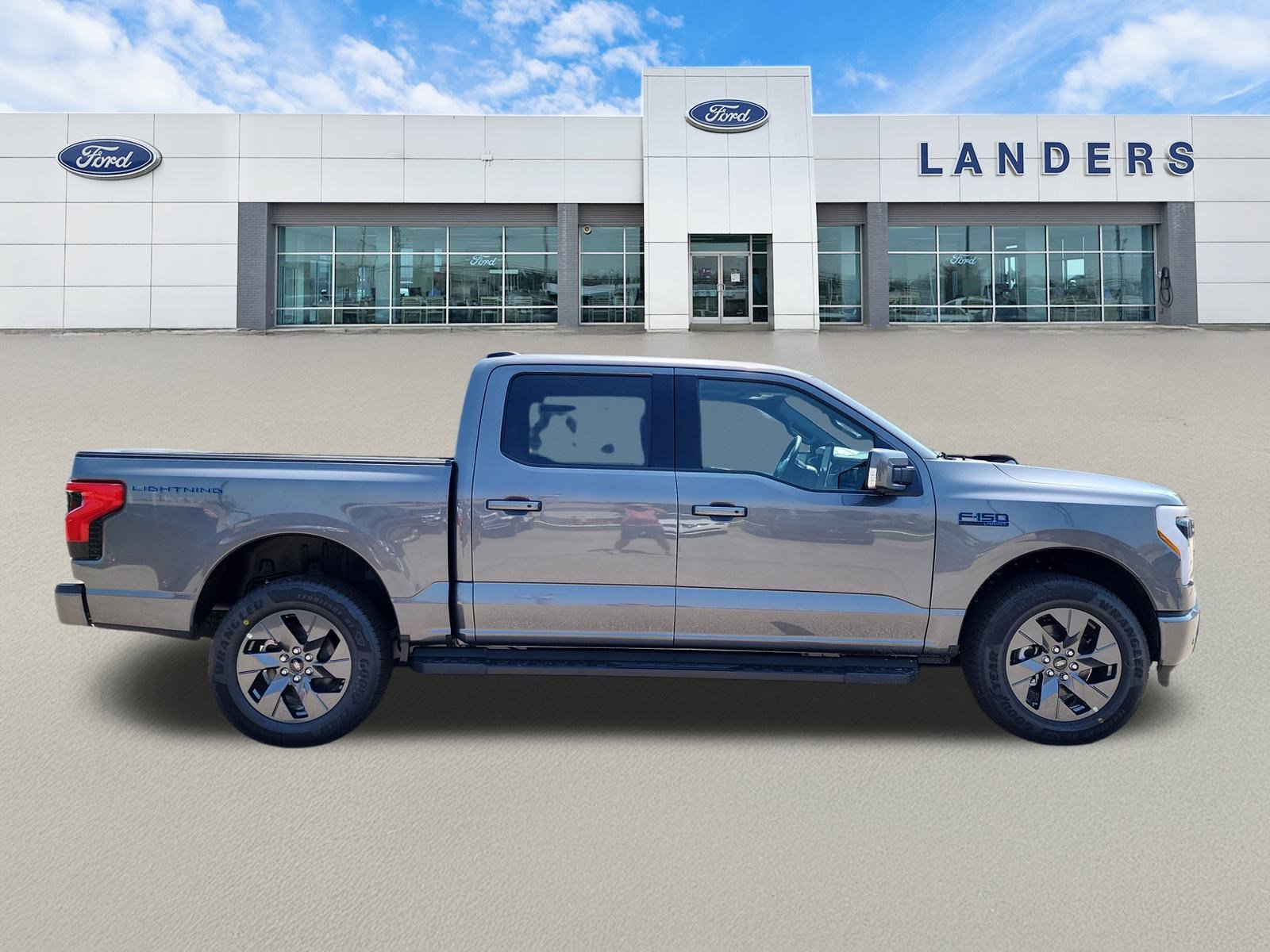 2025 Ford F-150 Lightning Lariat photo 2