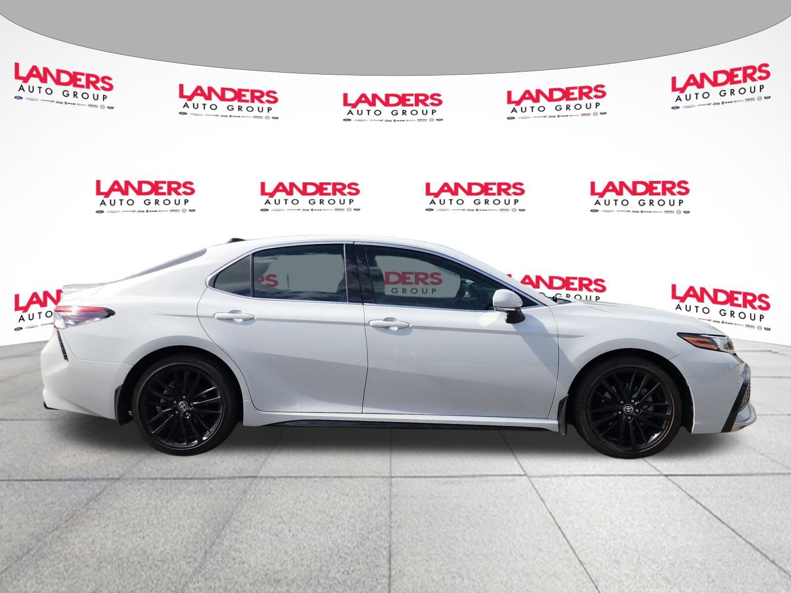 2022 Toyota Camry XSE photo 2