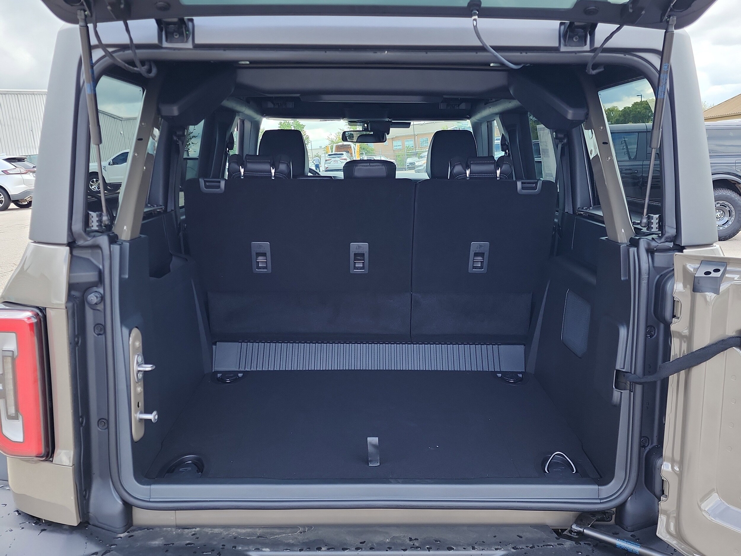 2025 Ford Bronco Outer Banks photo 3