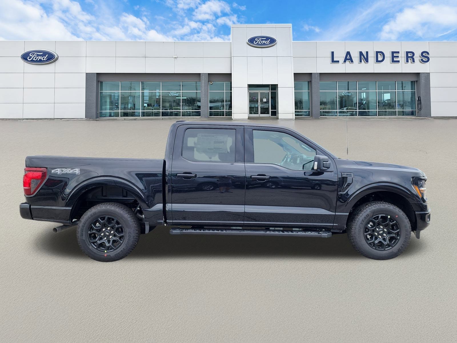 2025 Ford F-150 XLT photo 2