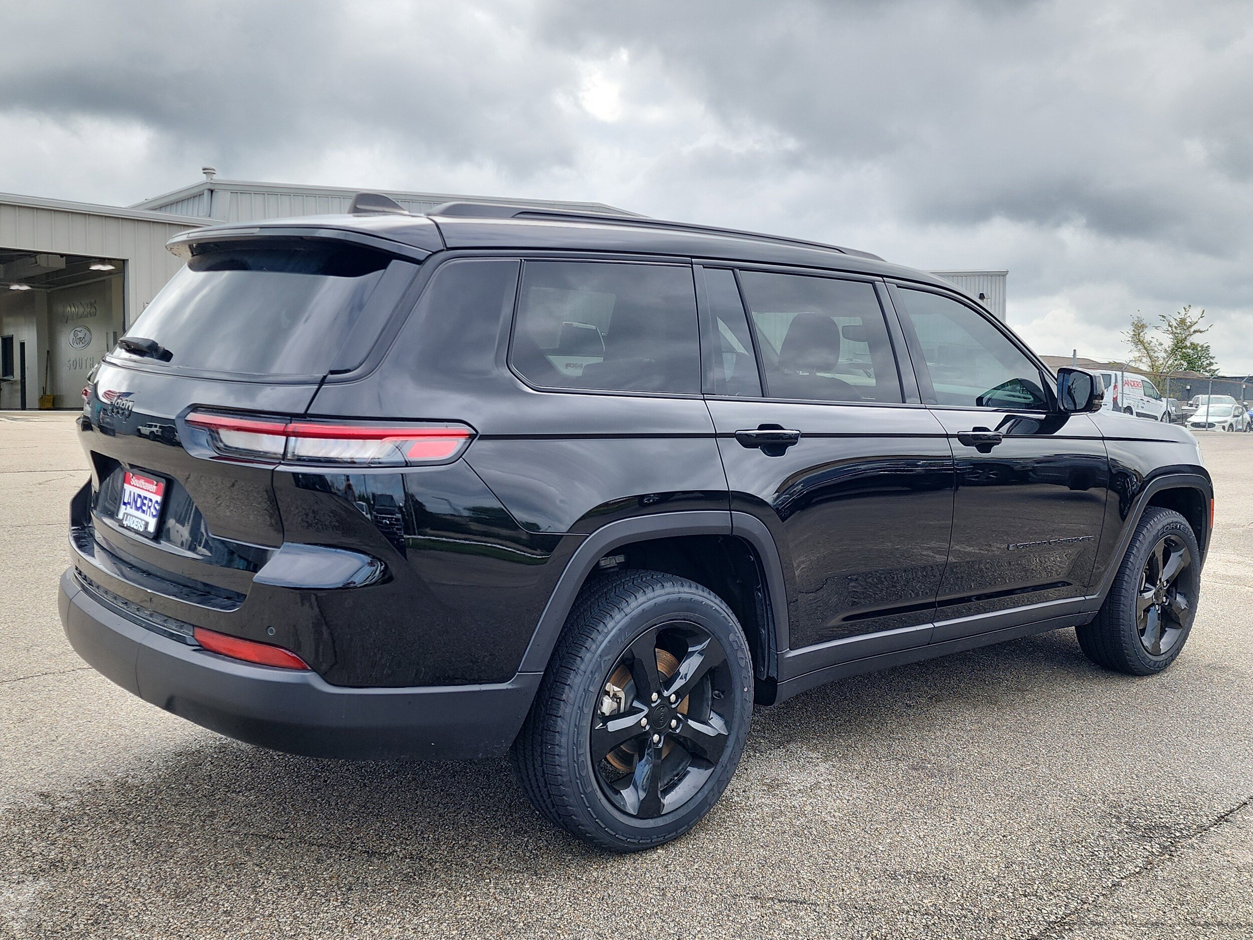 2023 Jeep Grand Cherokee Altitude photo 3