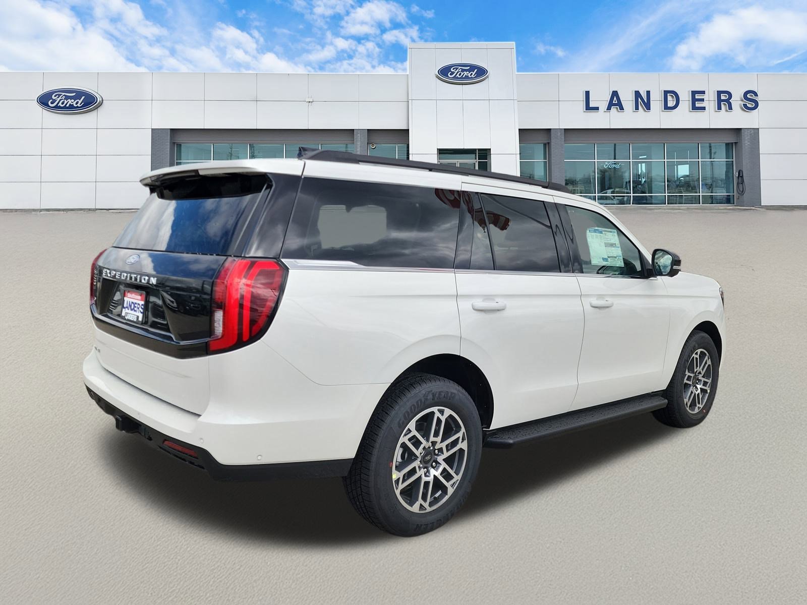 2025 Ford Expedition photo 2