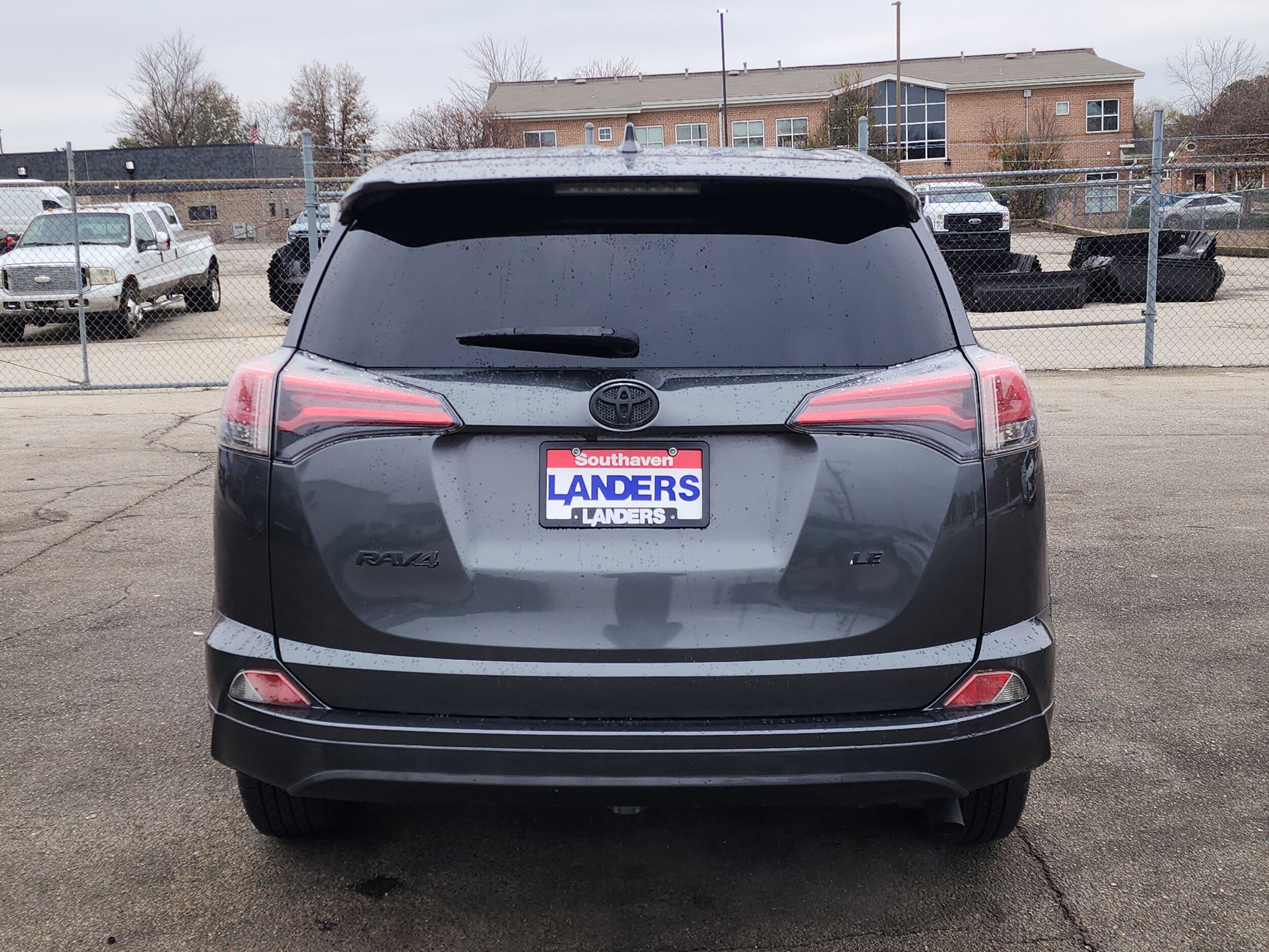 2018 Toyota RAV4 LE photo 4