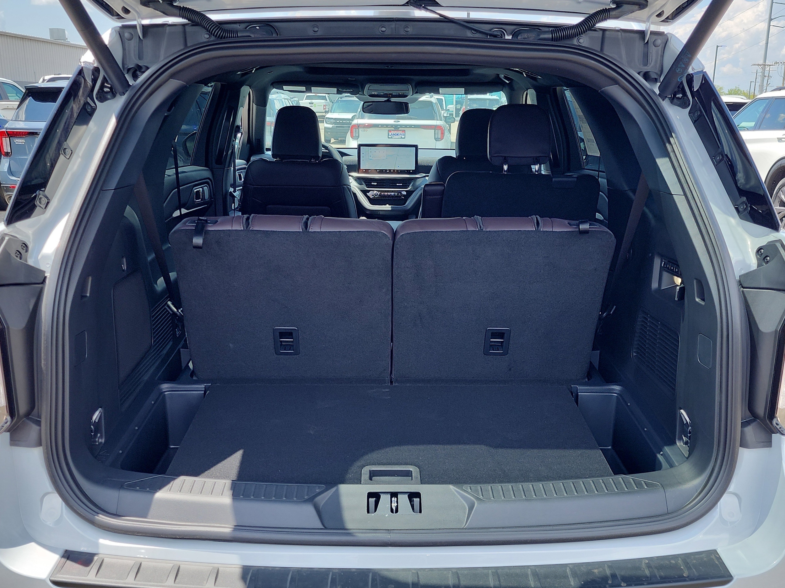 2025 Ford Explorer Platinum photo 4