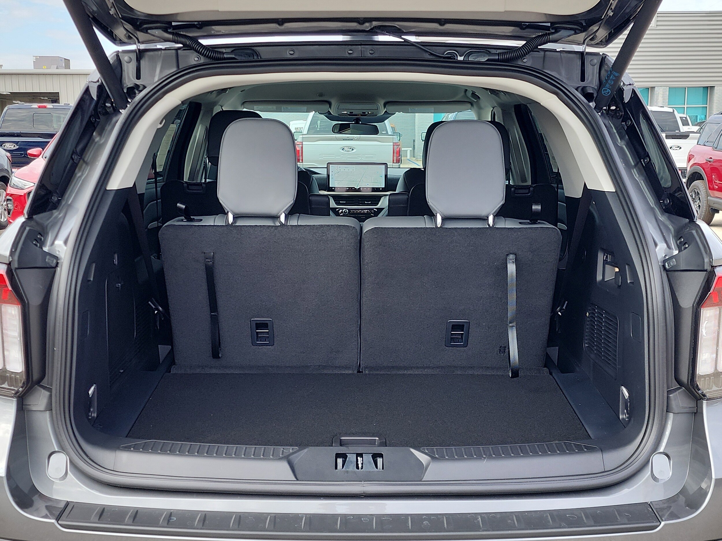 2026 Ford Explorer photo 4