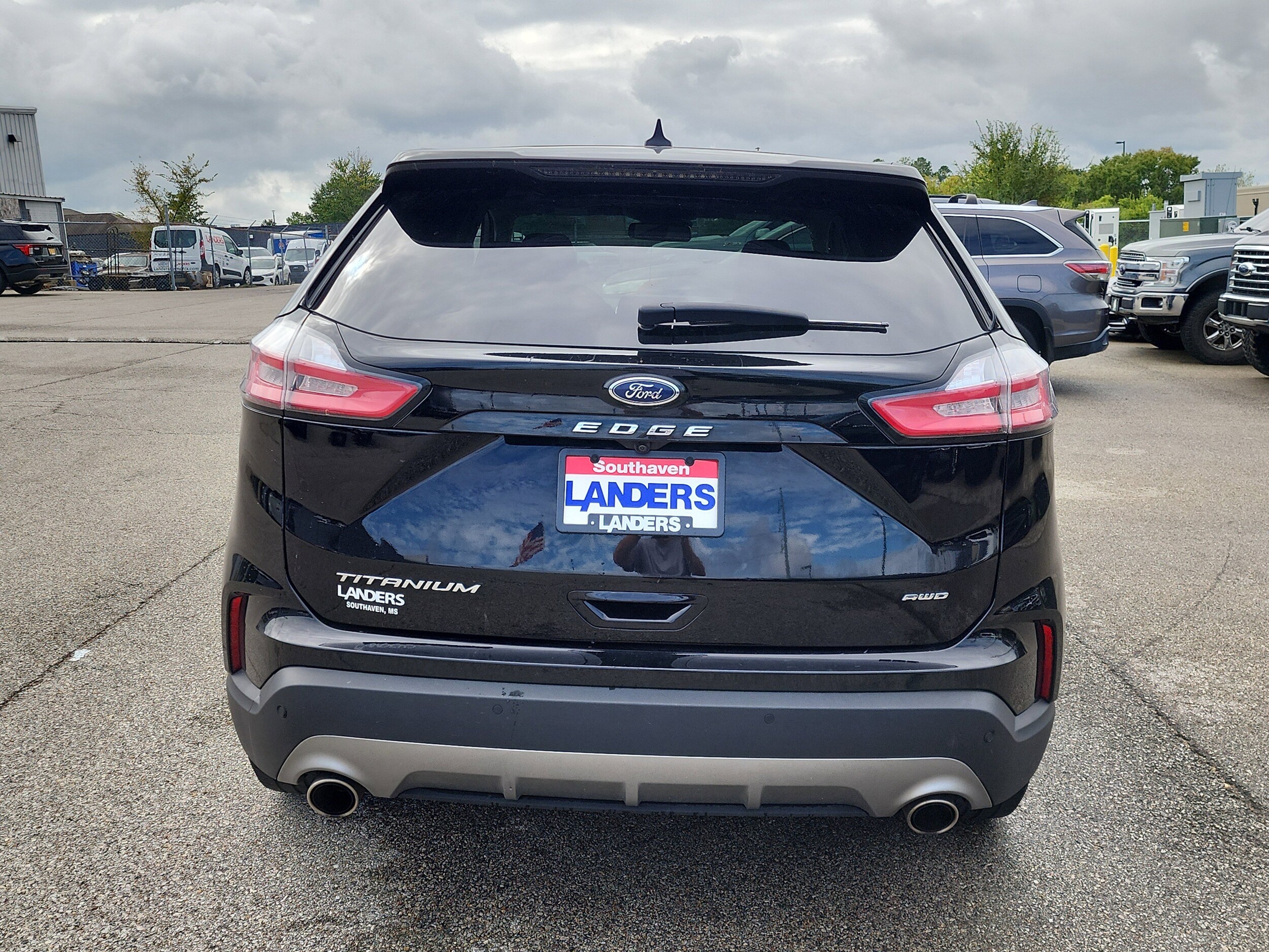 2023 Ford Edge Titanium photo 4