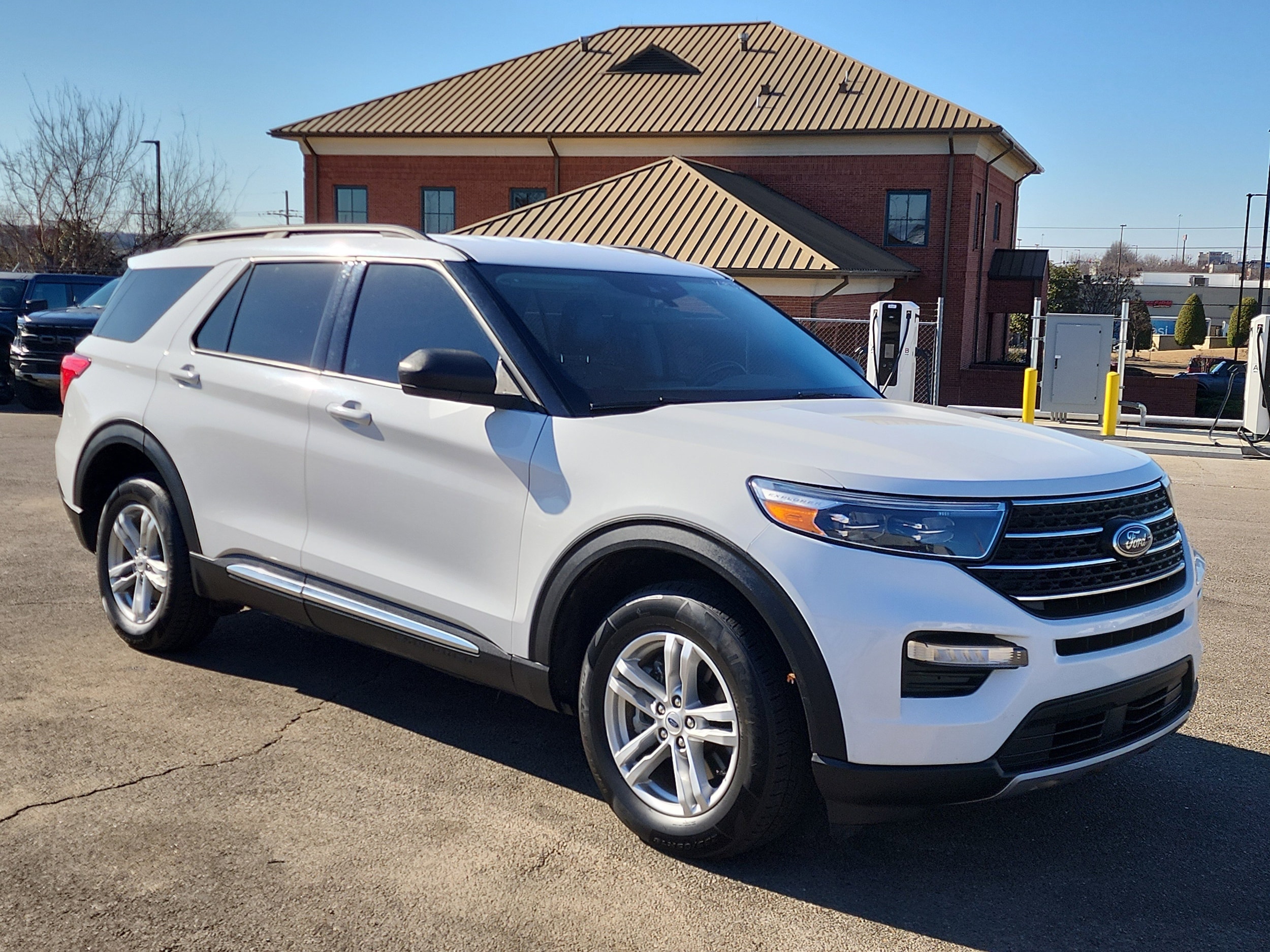 2023 Ford Explorer XLT's photo