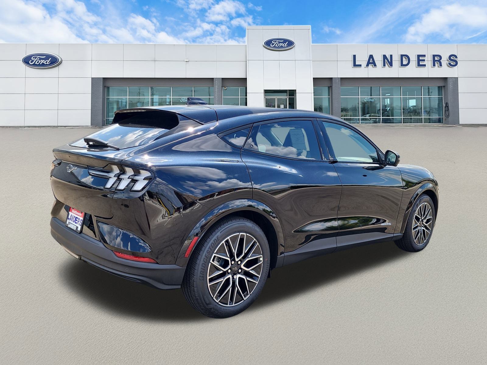 2025 Ford Mustang Mach-E Premium photo 3