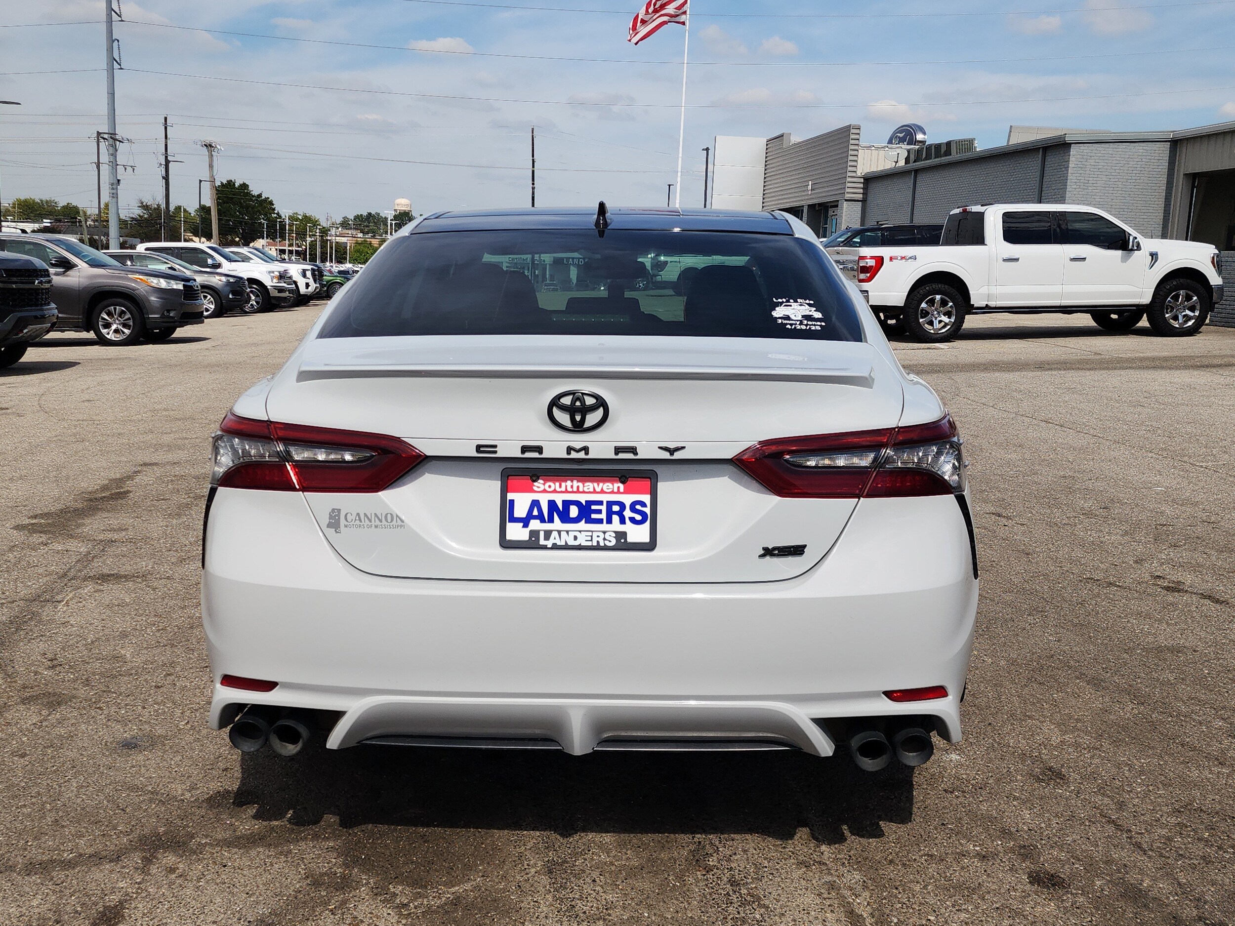 2022 Toyota Camry XSE photo 3