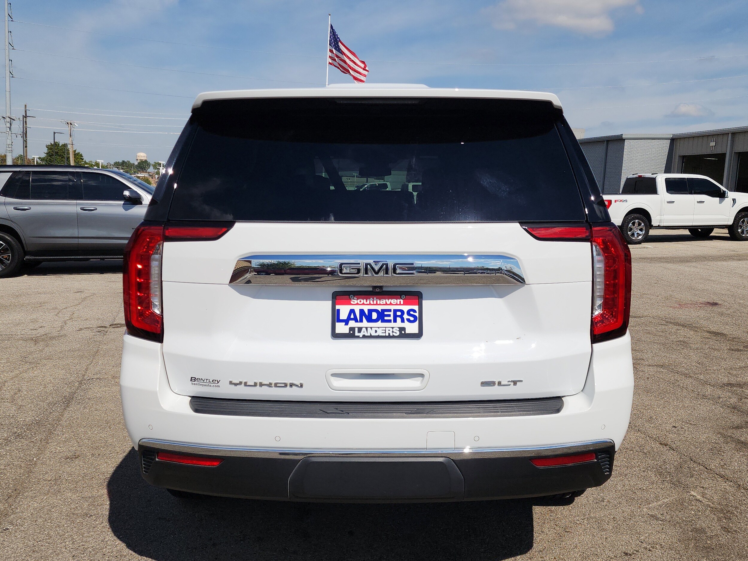 2024 Gmc Yukon SLT photo 2