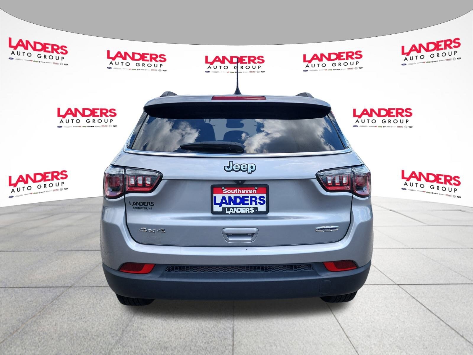 2022 Jeep Compass Latitude photo 3