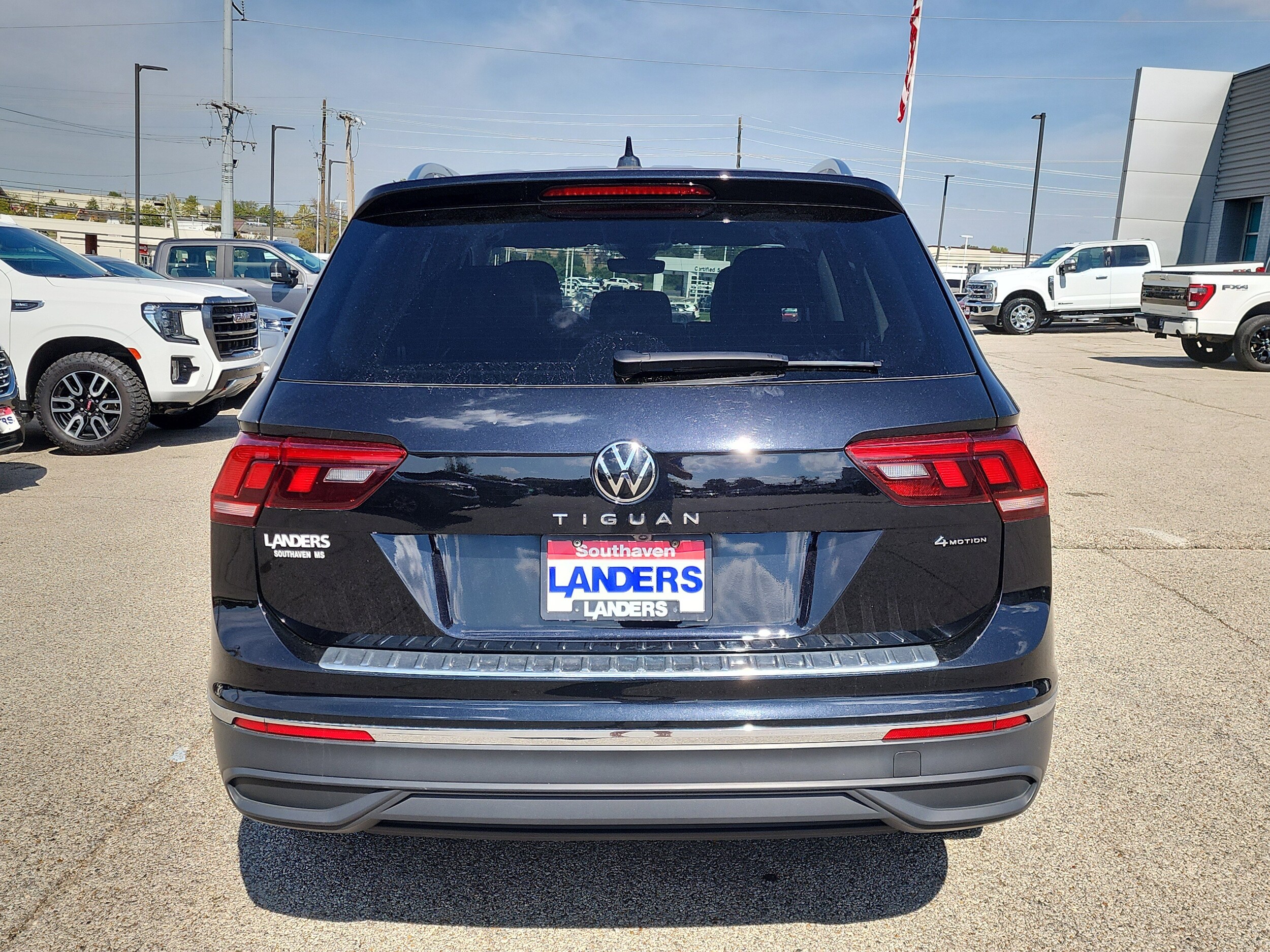 2024 Volkswagen Tiguan Wolfsburg Edition photo 4
