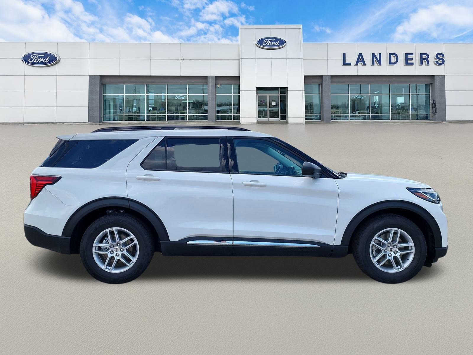 2025 Ford Explorer photo 2