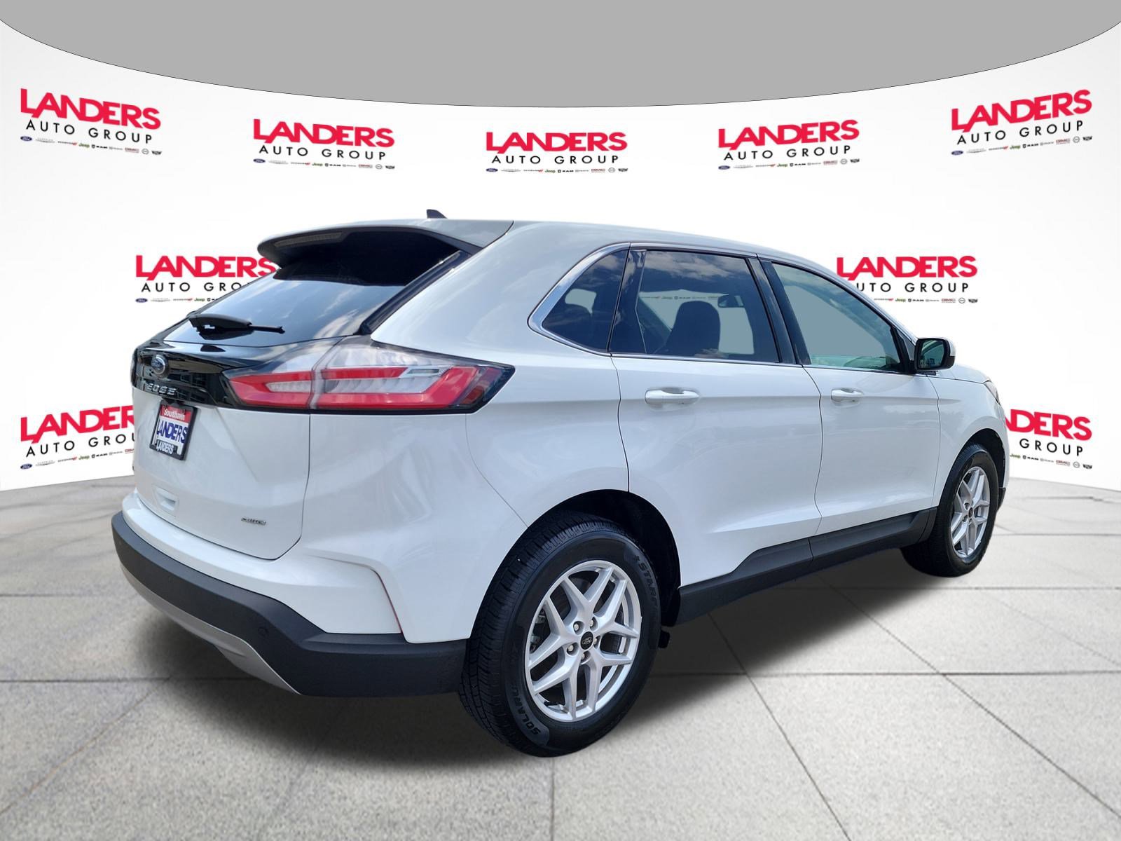 2024 Ford Edge SEL photo 3