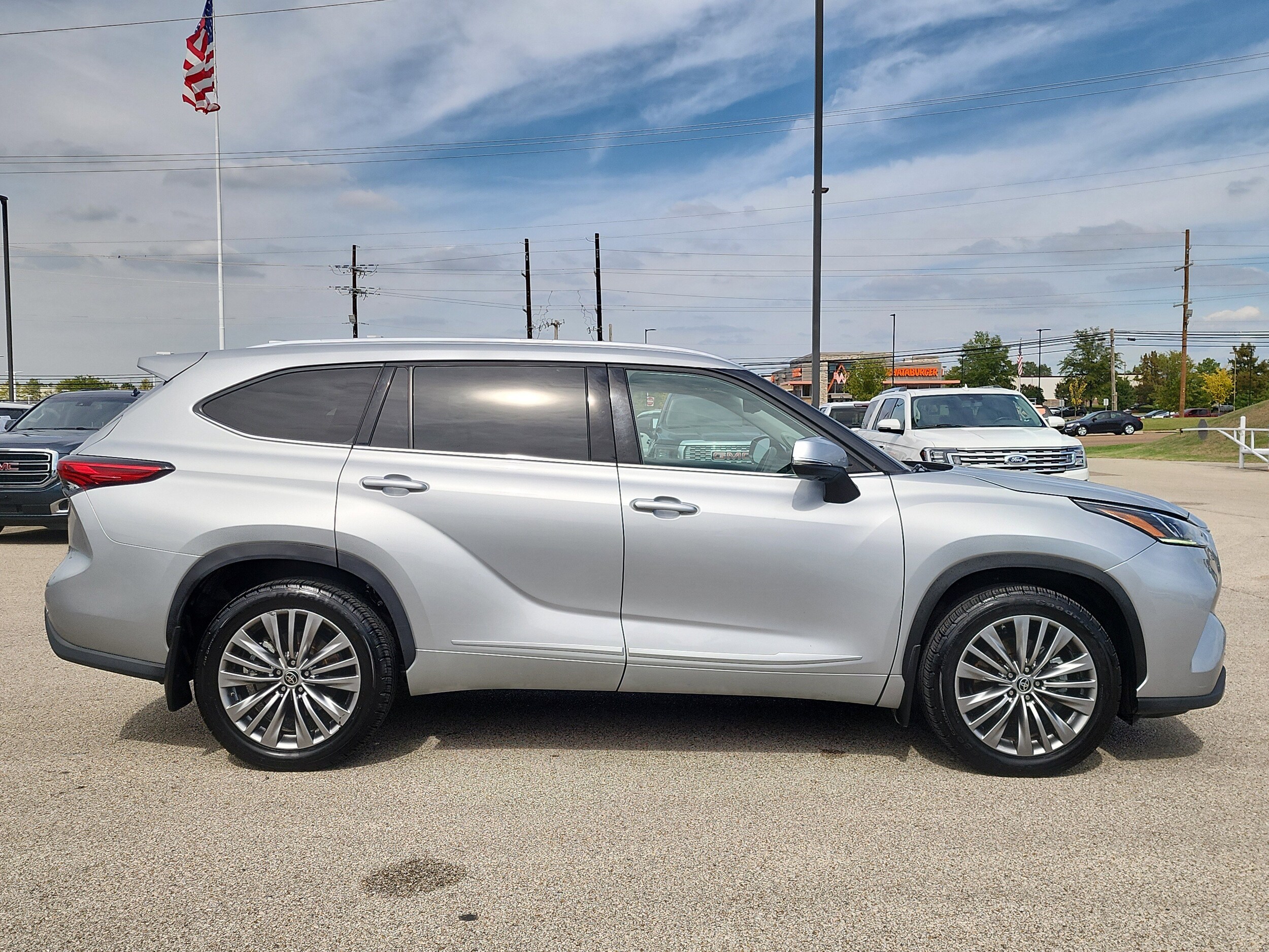 2021 Toyota Highlander Platinum photo 2