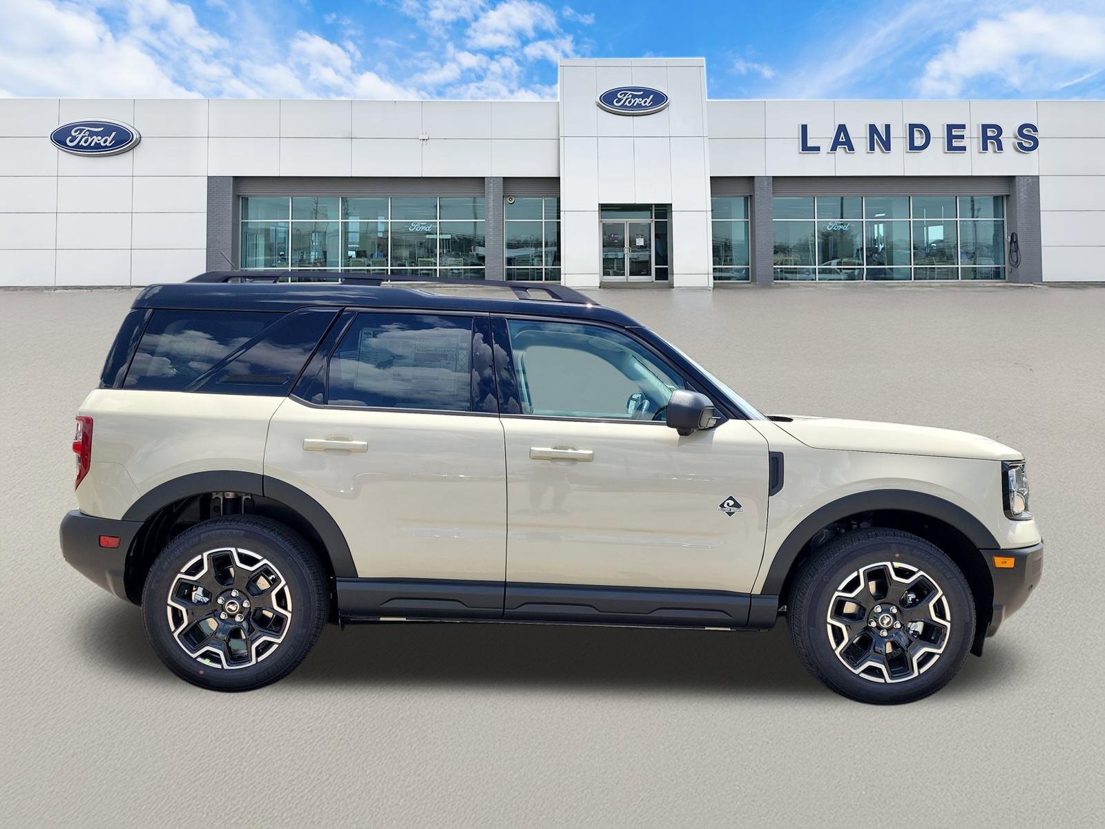 2025 Ford Bronco Sport Outer Banks photo 2