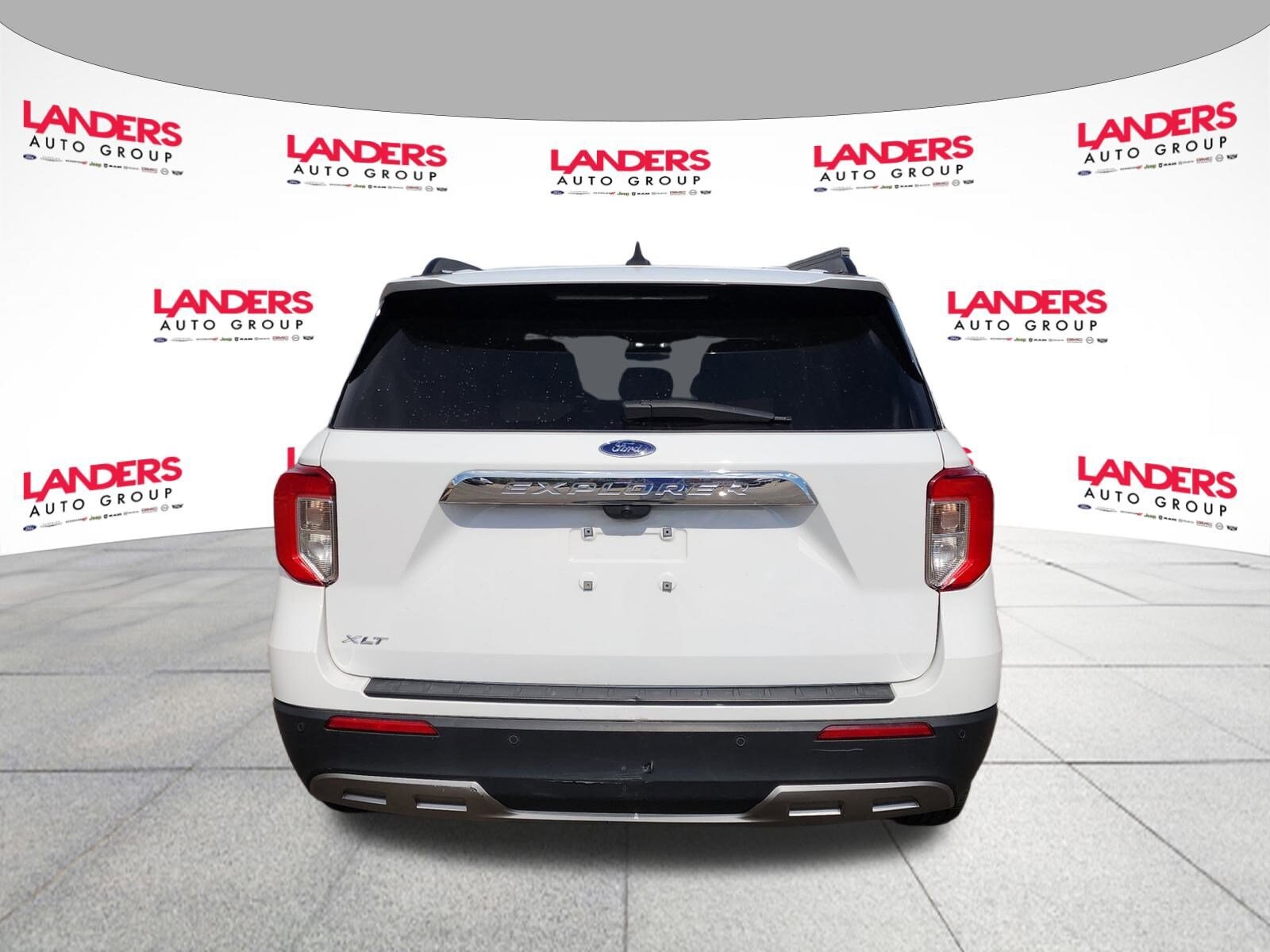 2023 Ford Explorer XLT photo 3