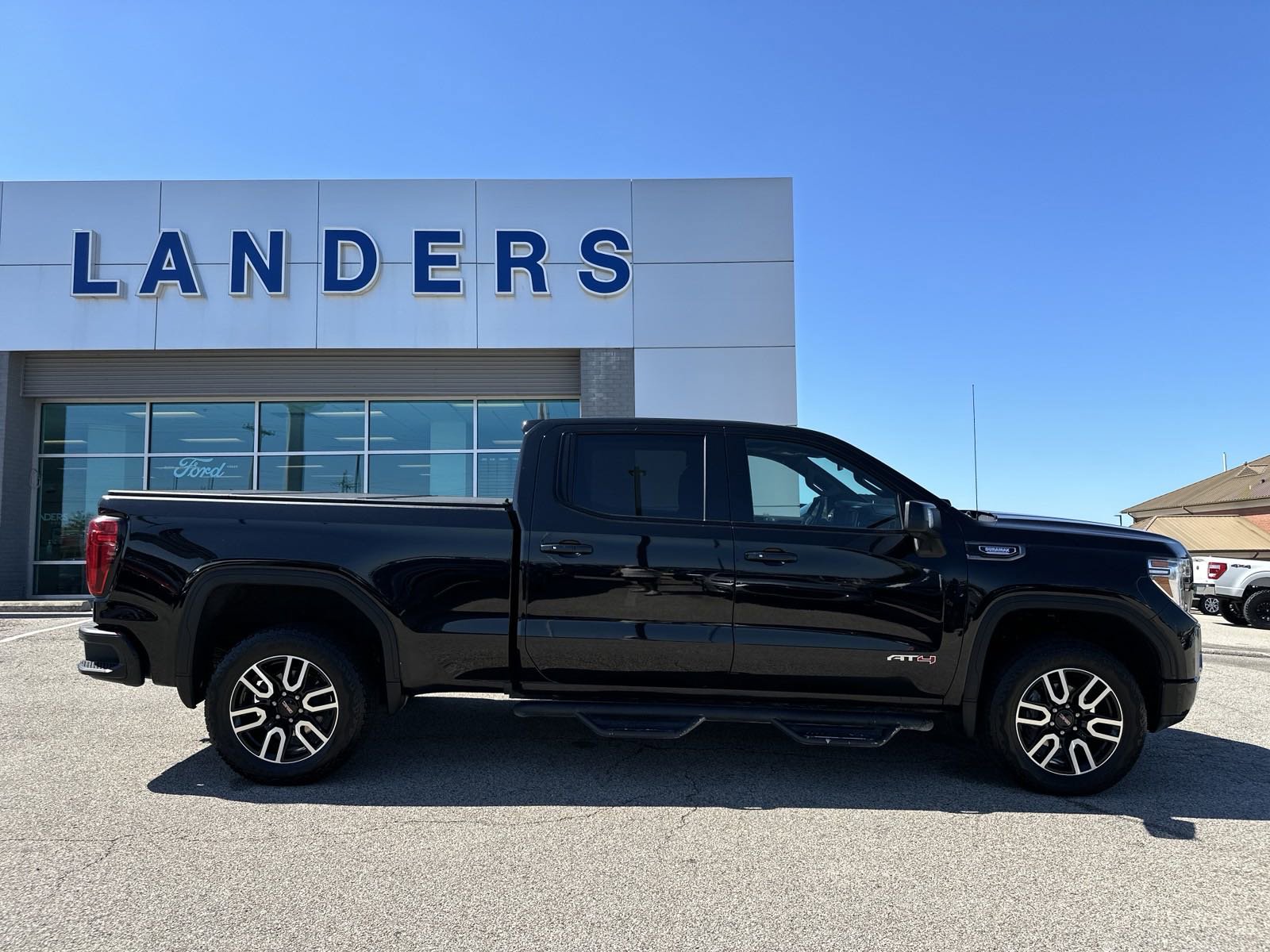 Certified 2021 GMC Sierra 1500 AT4 with VIN 1GTU9EET1MZ367417 for sale in Southaven, MS