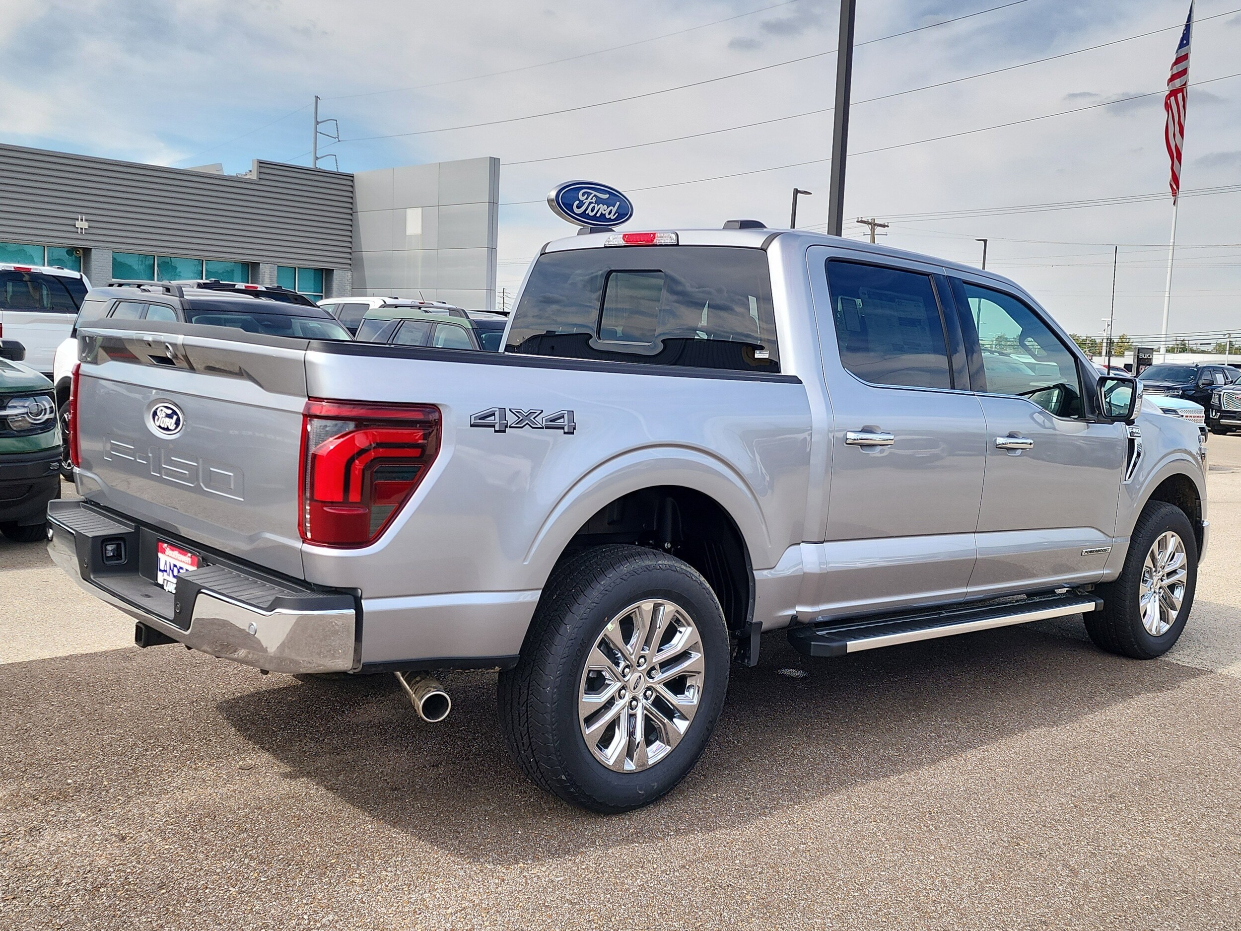 2025 Ford F-150 Lariat photo 3