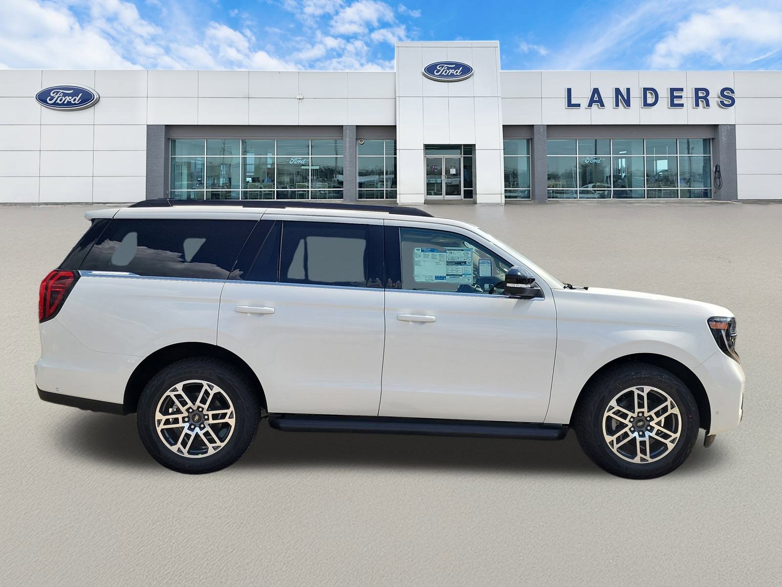 2025 Ford Expedition photo 2