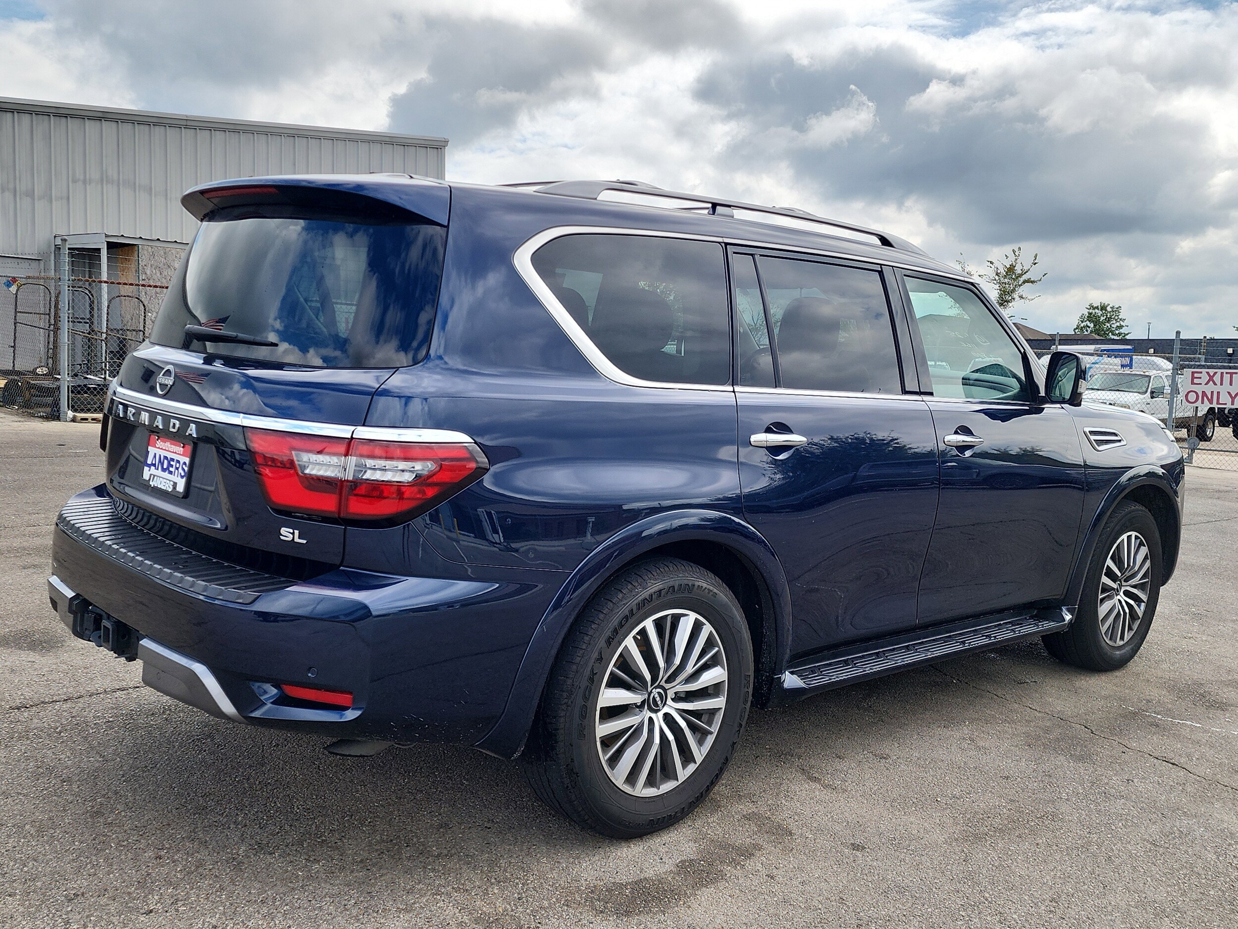 2023 Nissan Armada SL photo 3