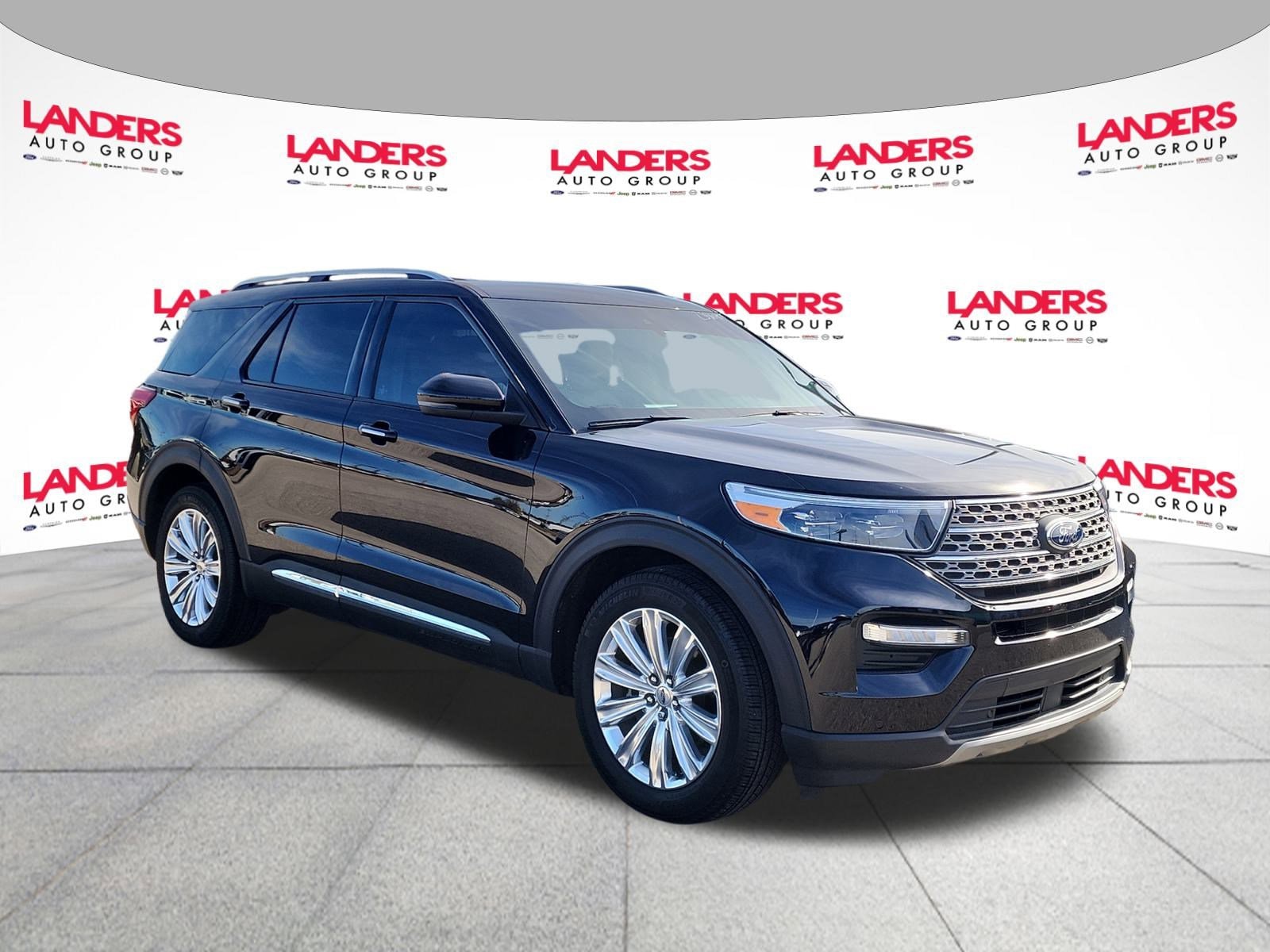 2023 Ford Explorer Limited's photo