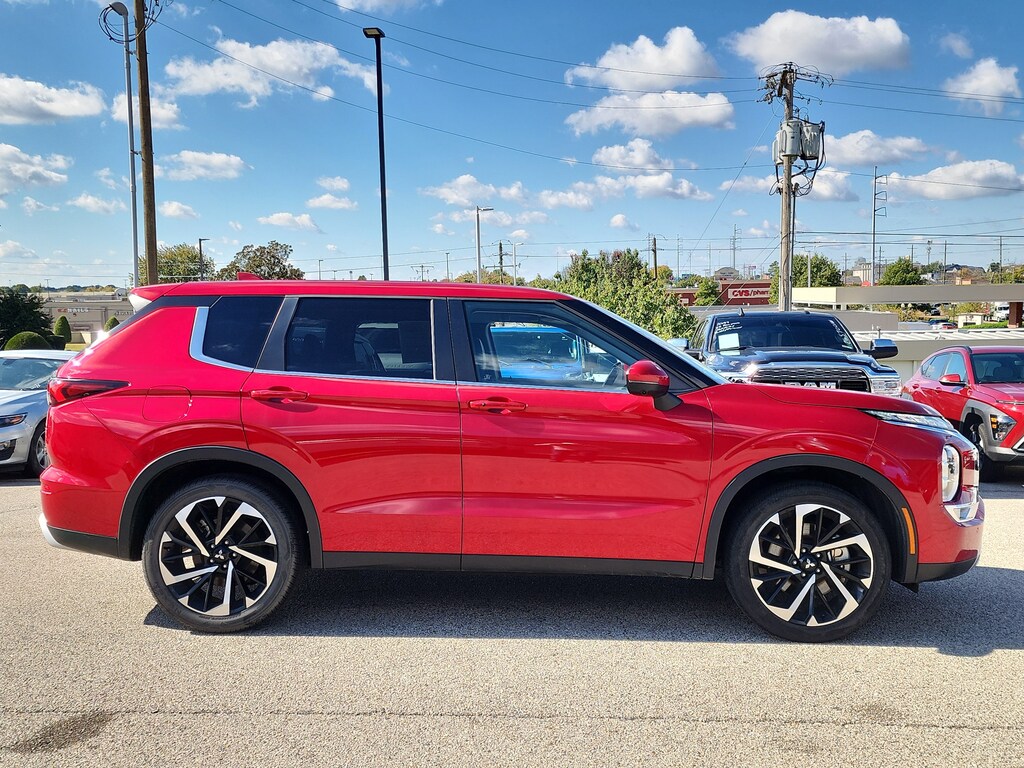 Used 2024 Mitsubishi Outlander SE SUV