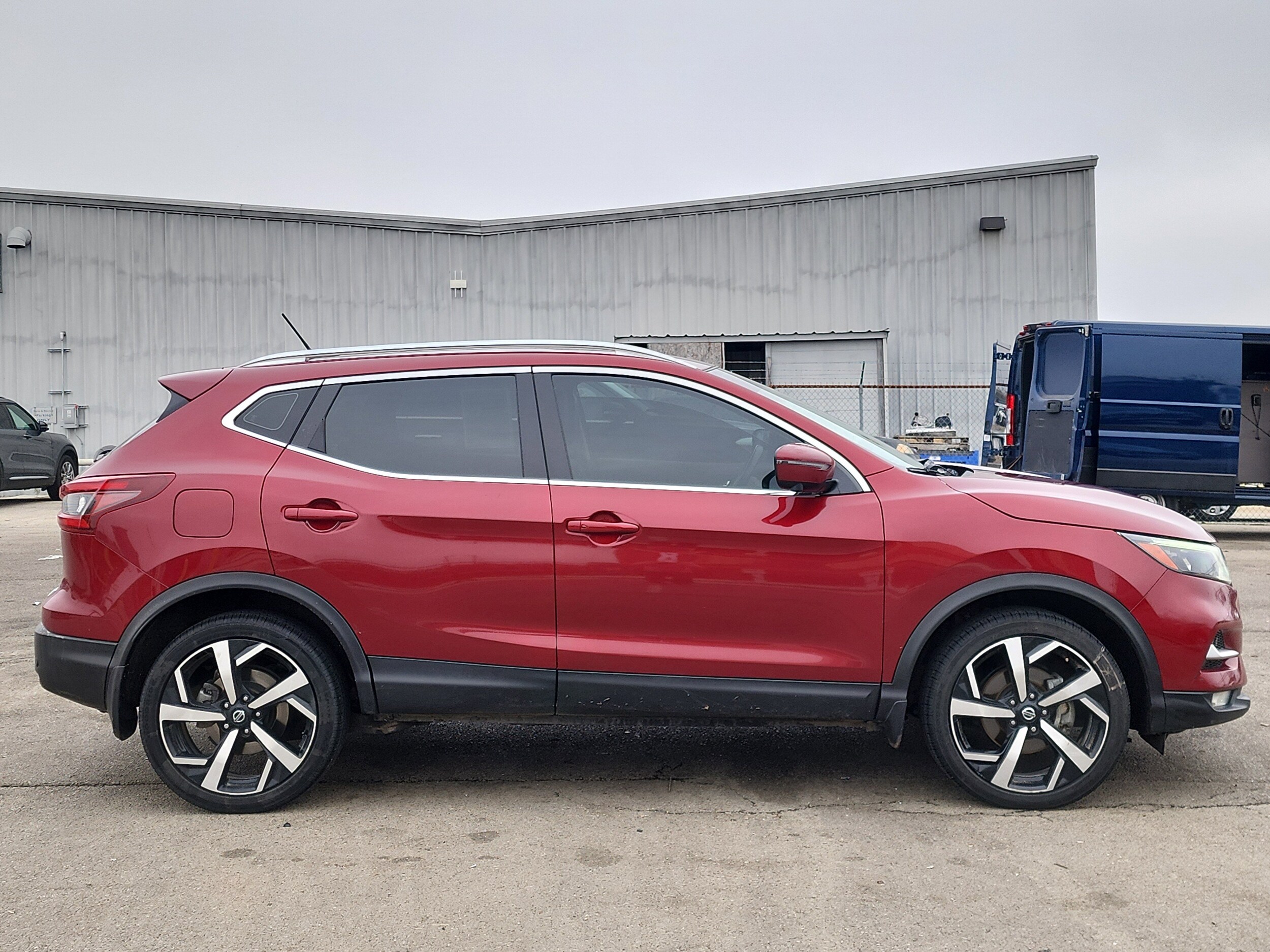 2022 Nissan Rogue Sport SL photo 2