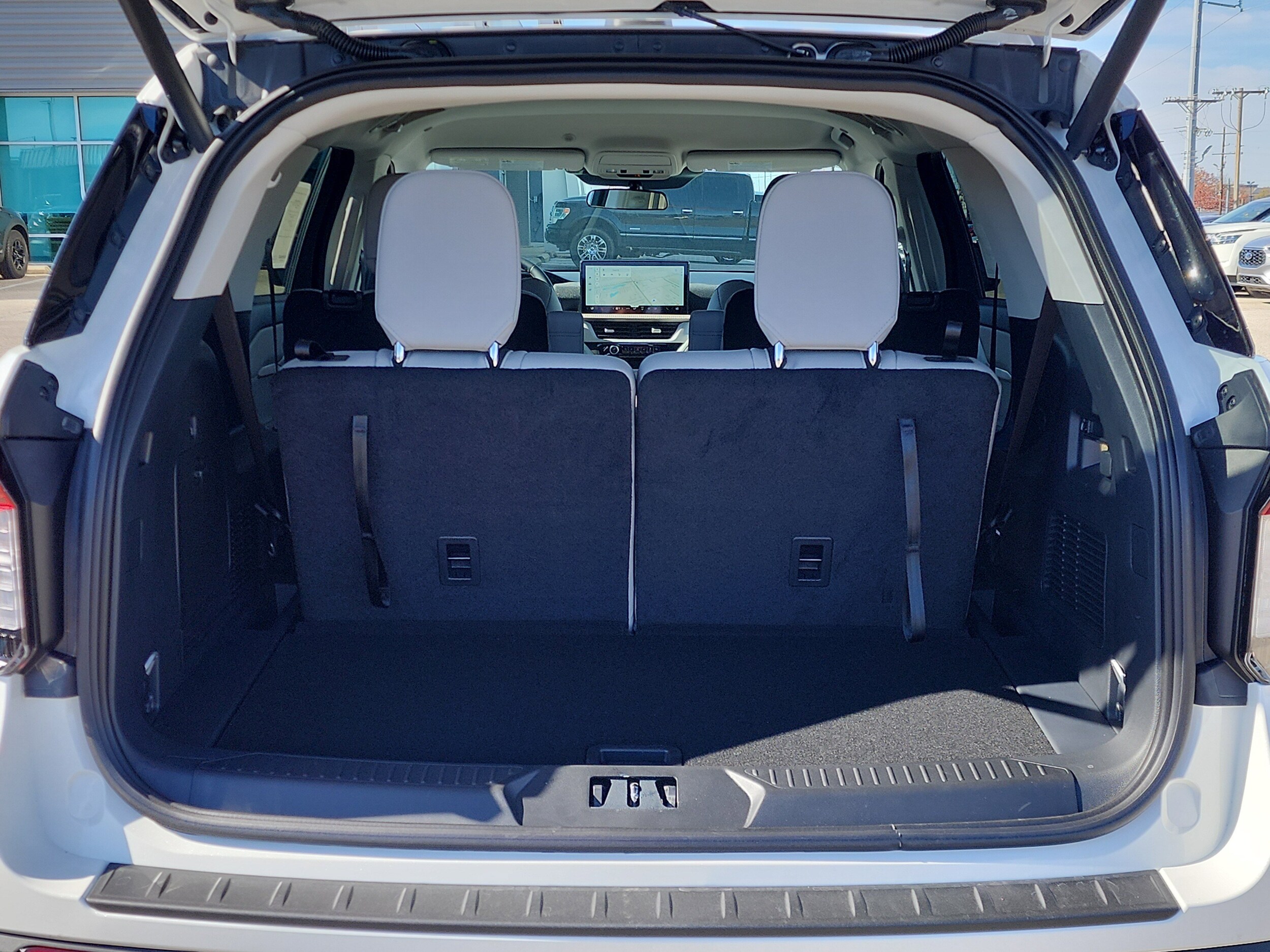 2026 Ford Explorer photo 3