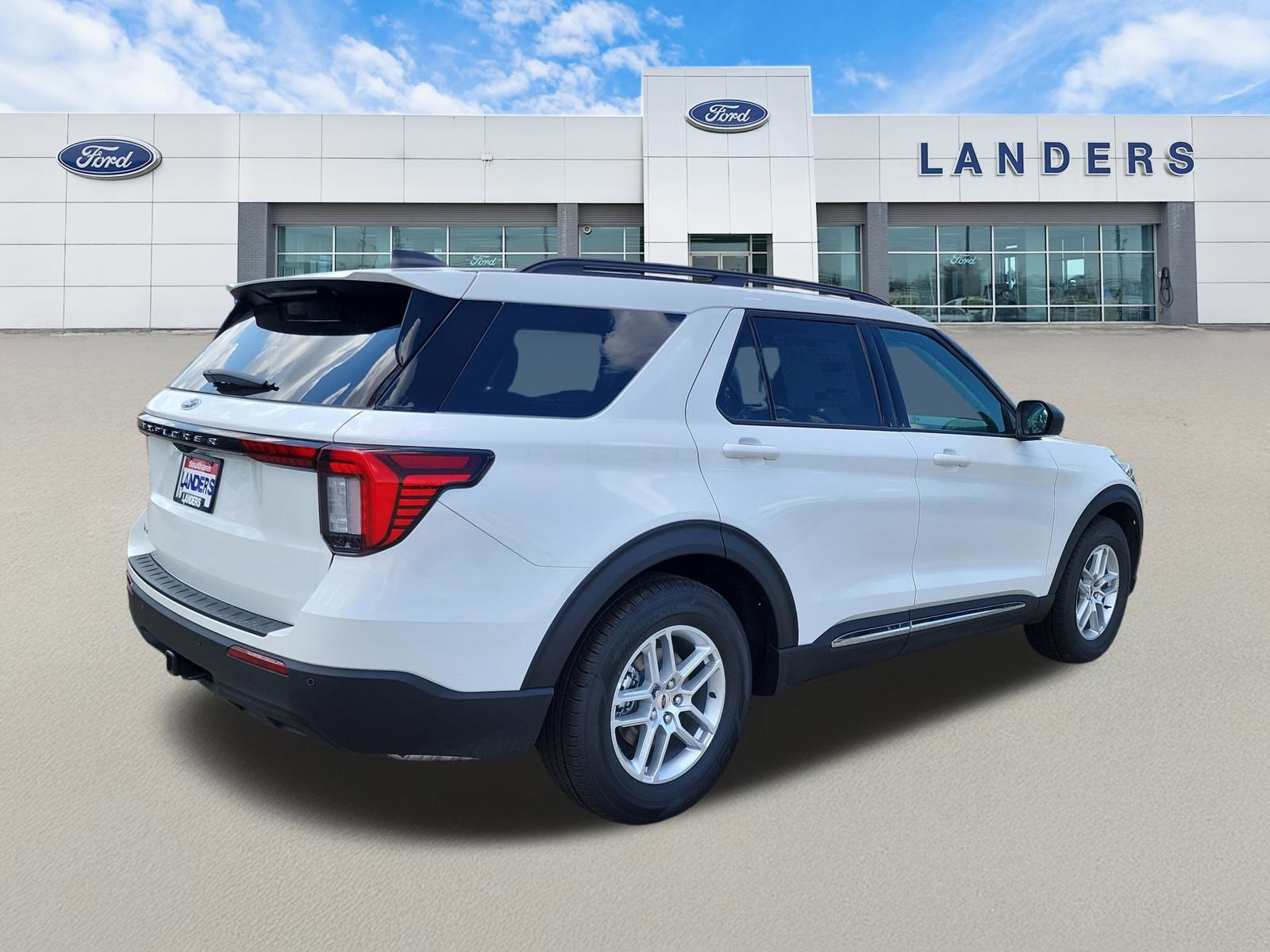 2025 Ford Explorer photo 3