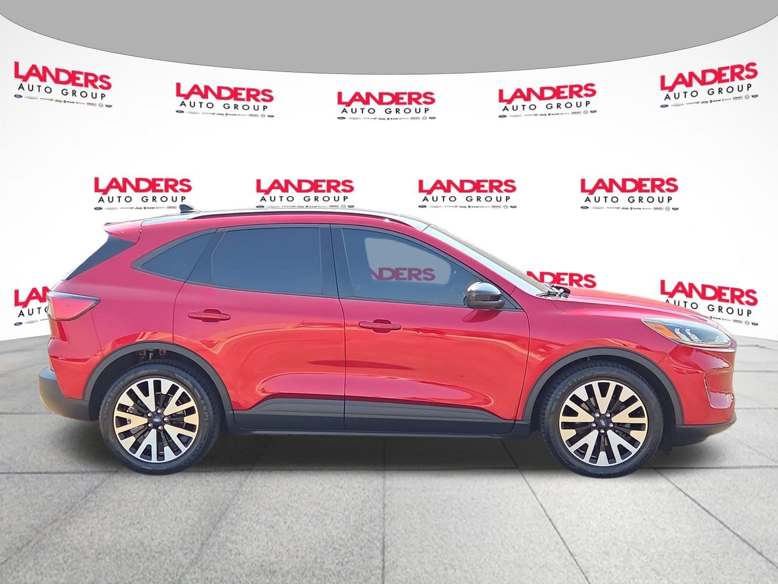Used 2020 Ford Escape SE with VIN 1FMCU0BZ0LUB44427 for sale in Southaven, MS