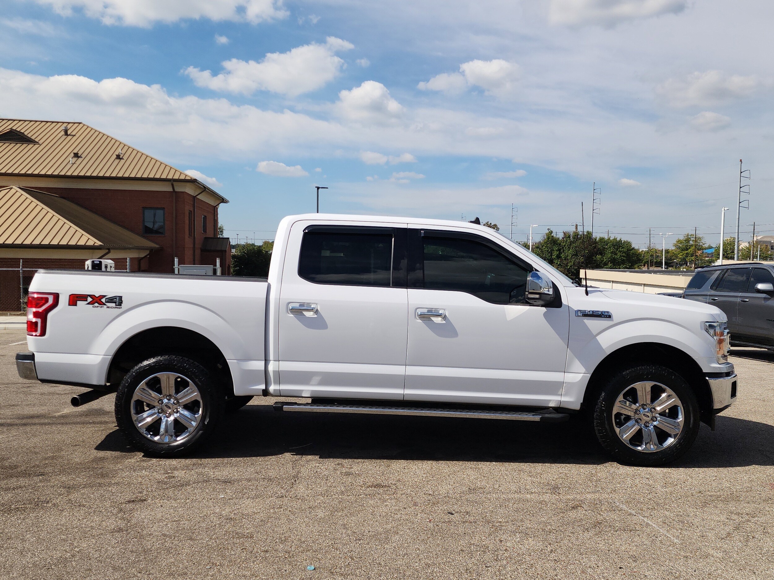 2020 Ford F-150 XLT photo 2