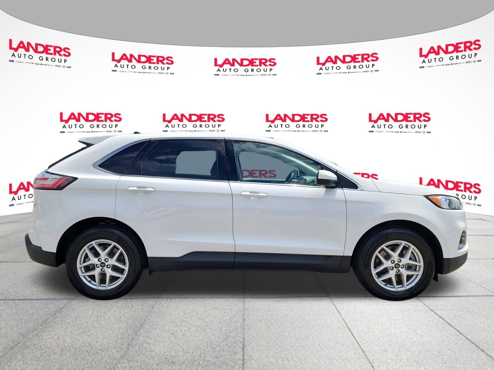 2024 Ford Edge SEL photo 2