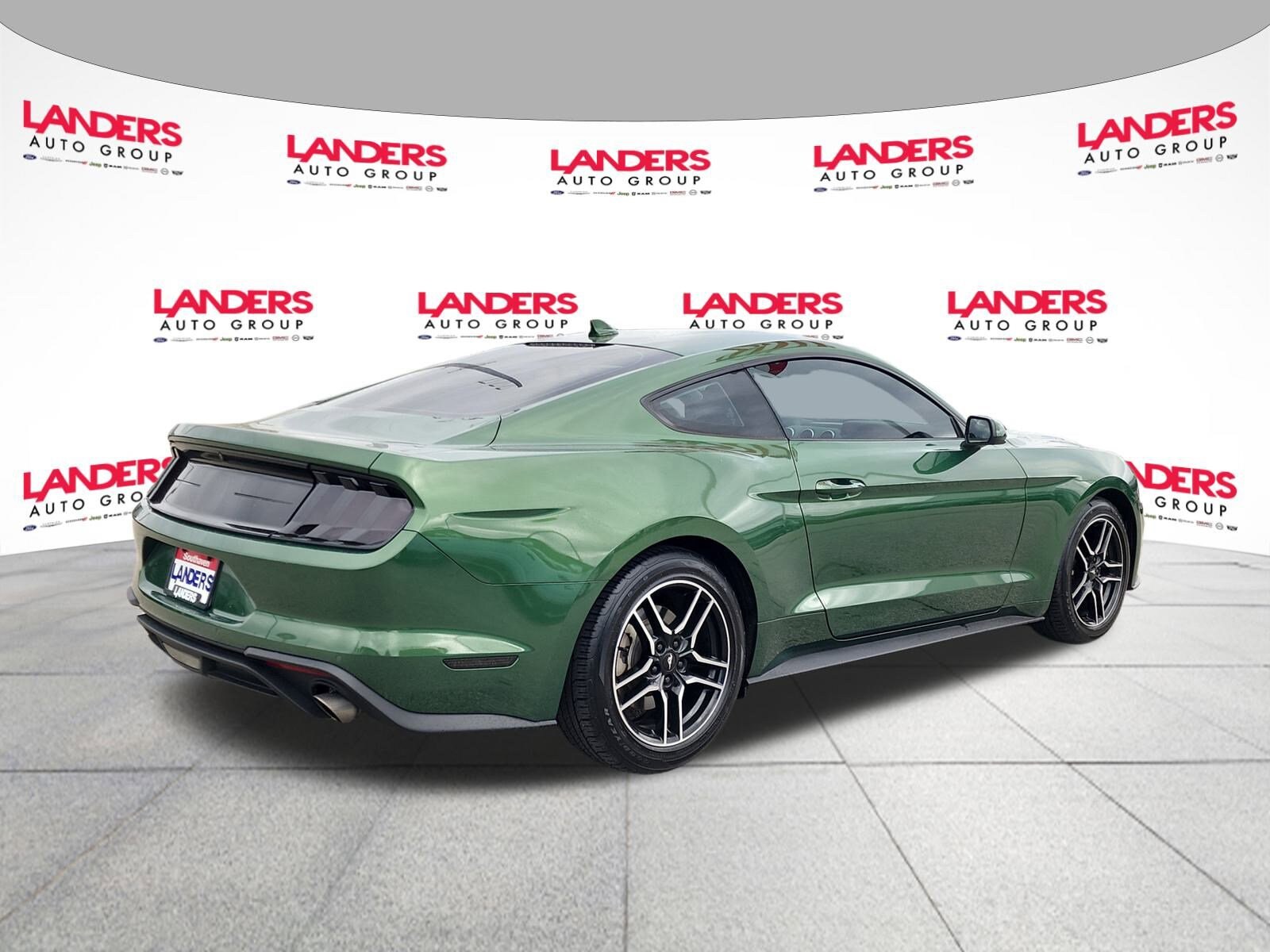 2022 Ford Mustang EcoBoost photo 3