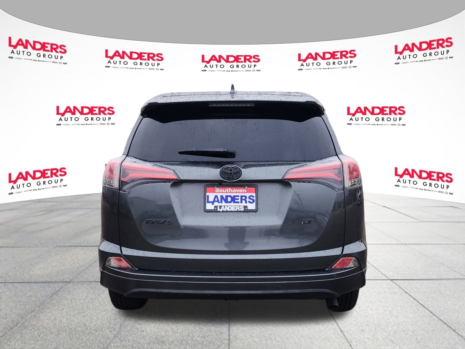 2018 Toyota RAV4 LE photo 3