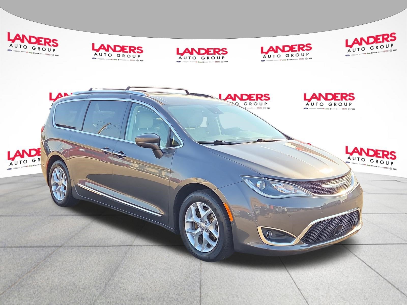 2018 Chrysler Pacifica Touring L Plus's photo