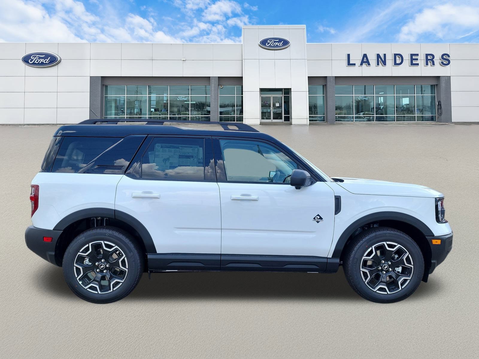 2025 Ford Bronco Sport Outer Banks photo 2