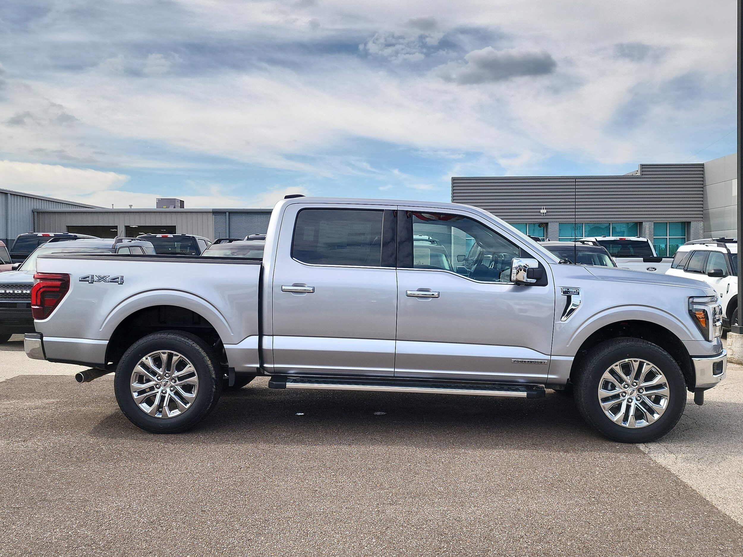 2025 Ford F-150 Lariat photo 2