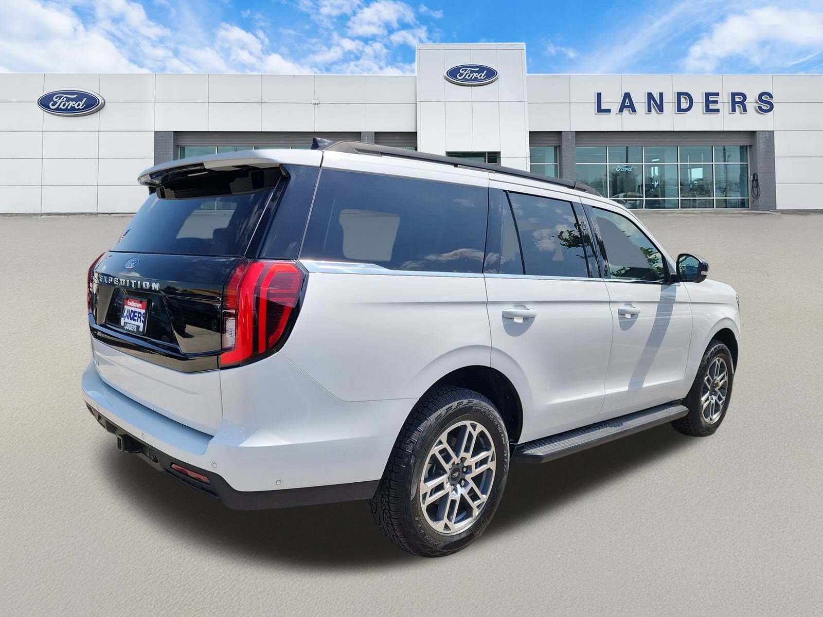 2025 Ford Expedition photo 3