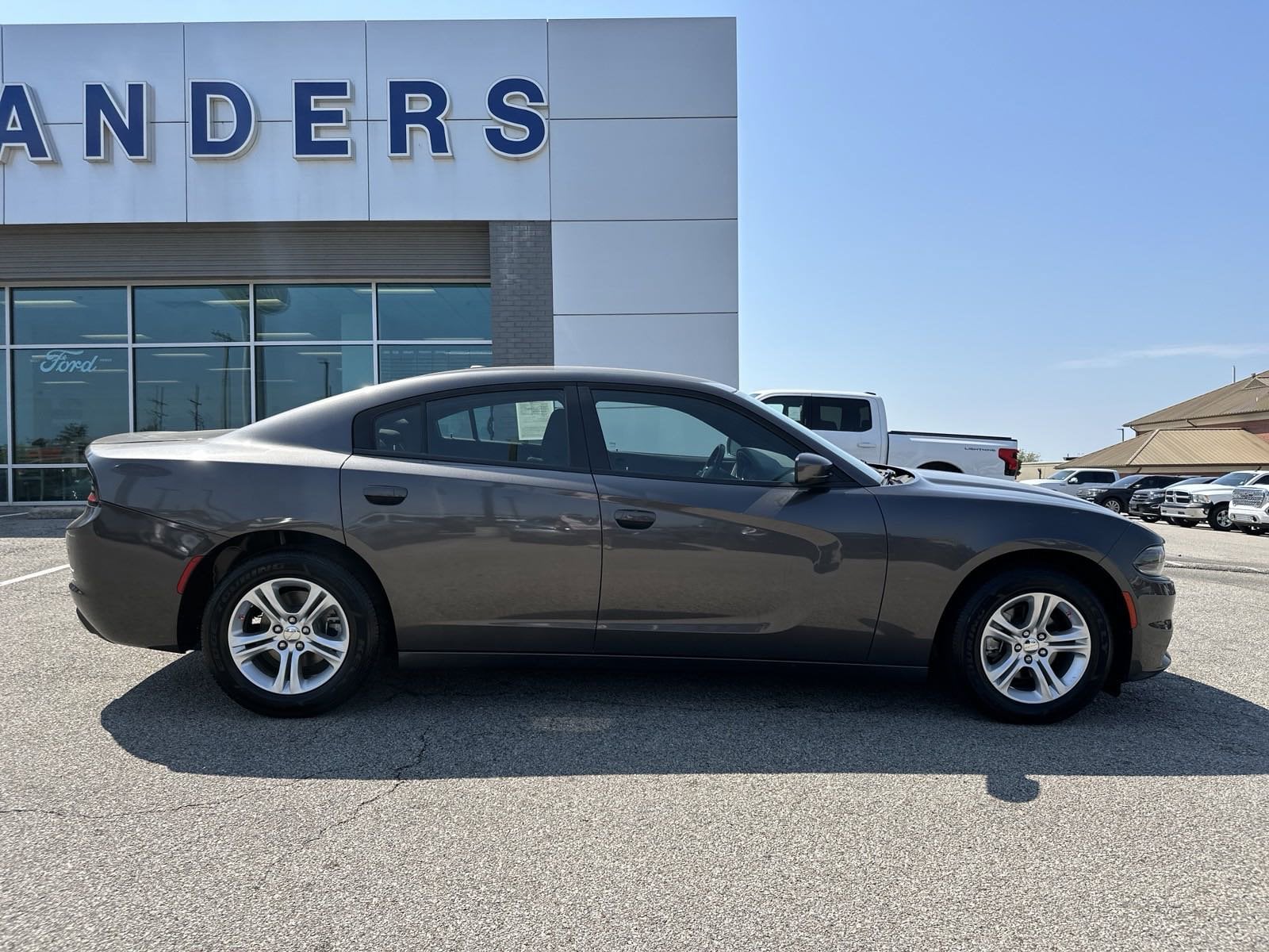 Used 2022 Dodge Charger SXT with VIN 2C3CDXBG5NH179311 for sale in Southaven, MS