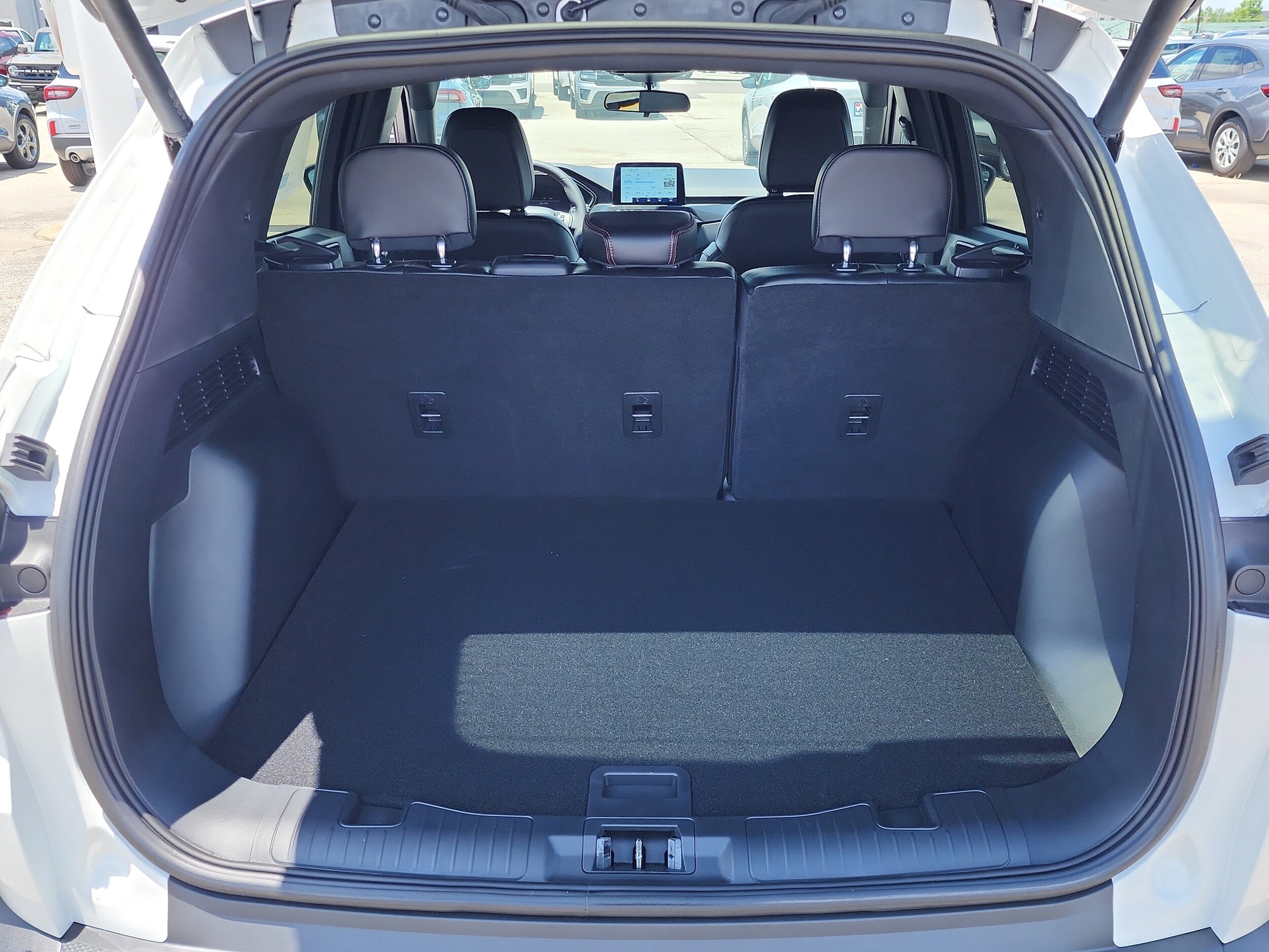 2025 Ford Escape ST-Line photo 4