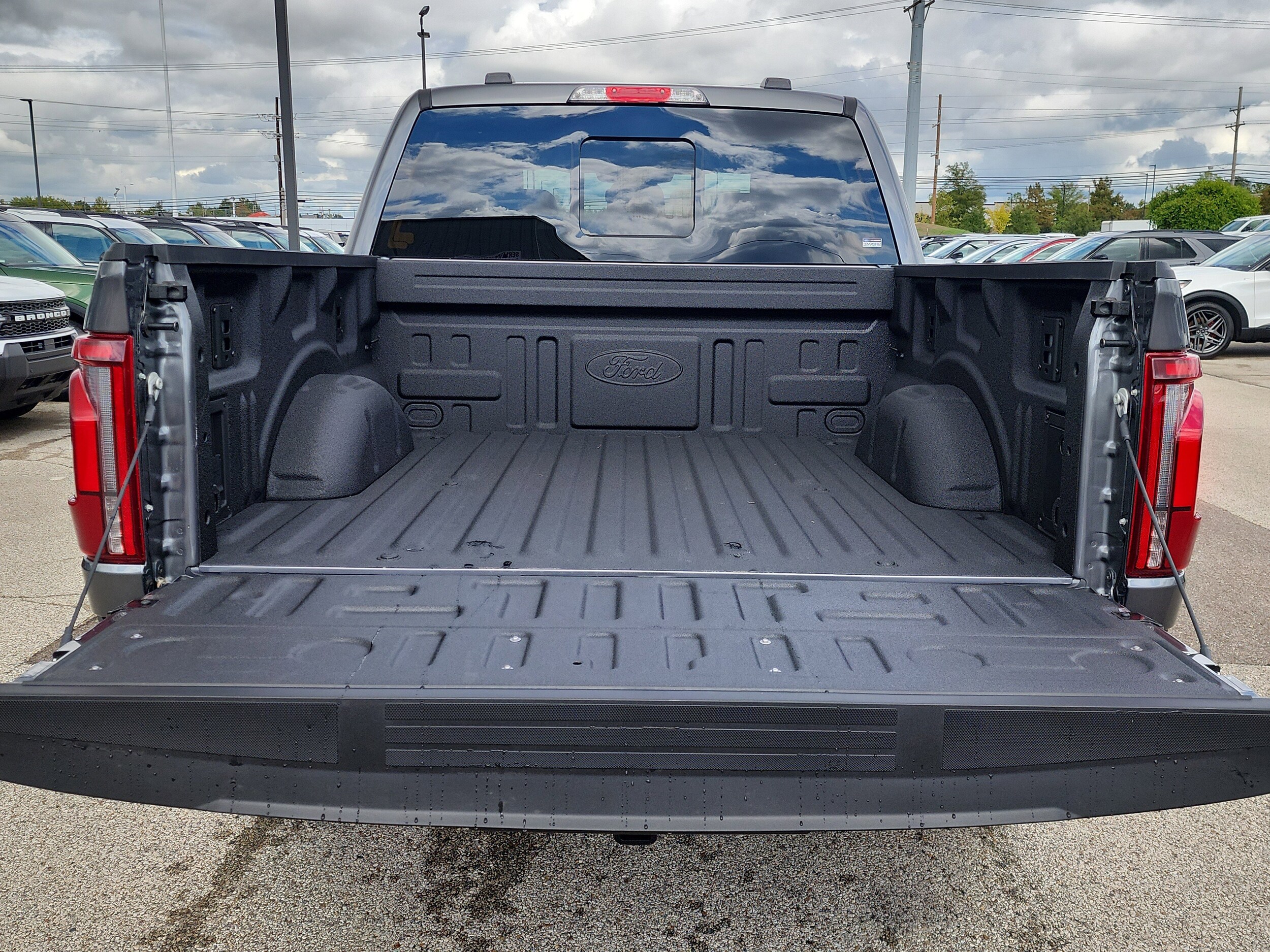 2025 Ford F-150 Lariat photo 4