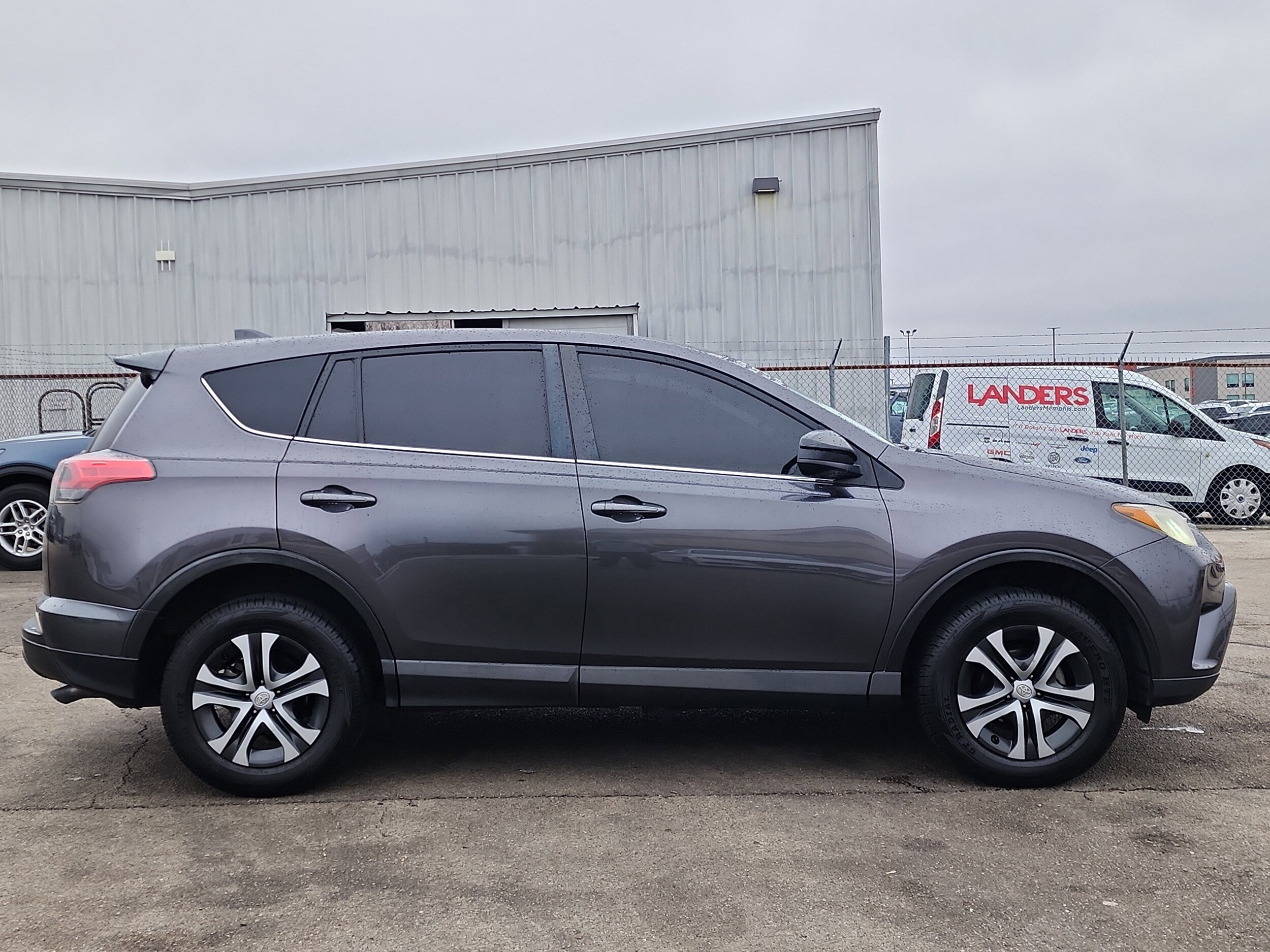 2018 Toyota RAV4 LE photo 2
